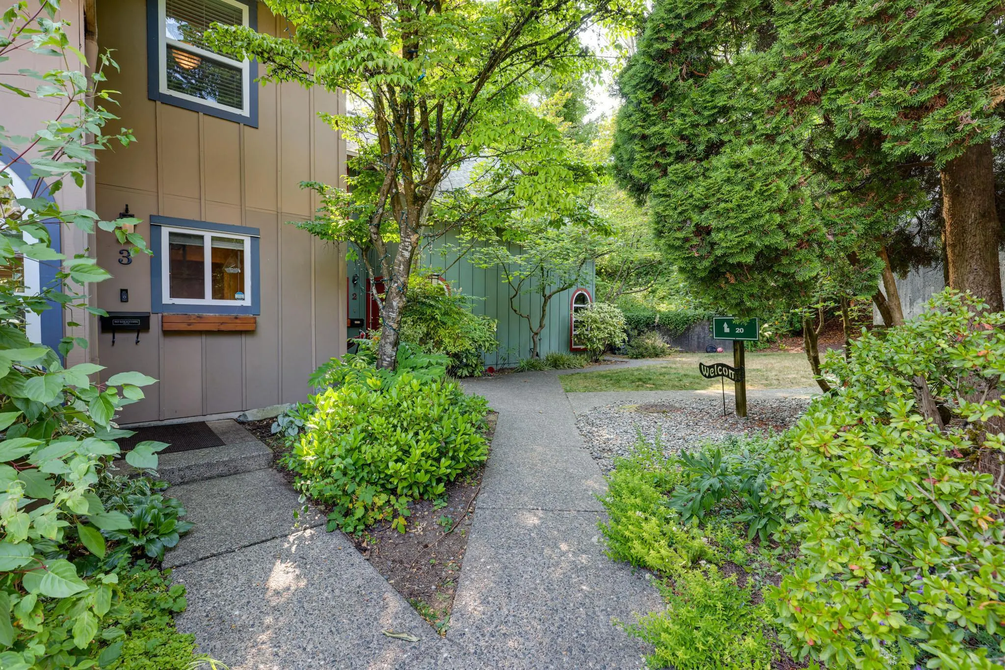 3 900 W 17th Street