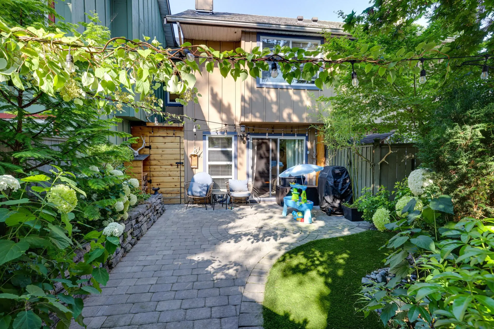 3 900 W 17th Street