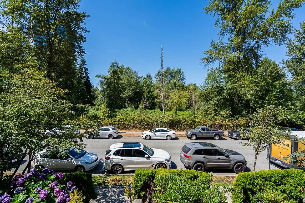 221 100 Capilano Road