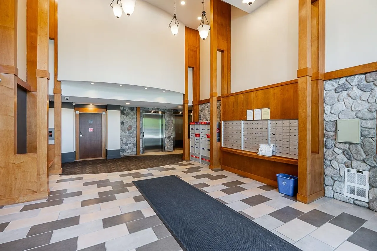 221 100 Capilano Road