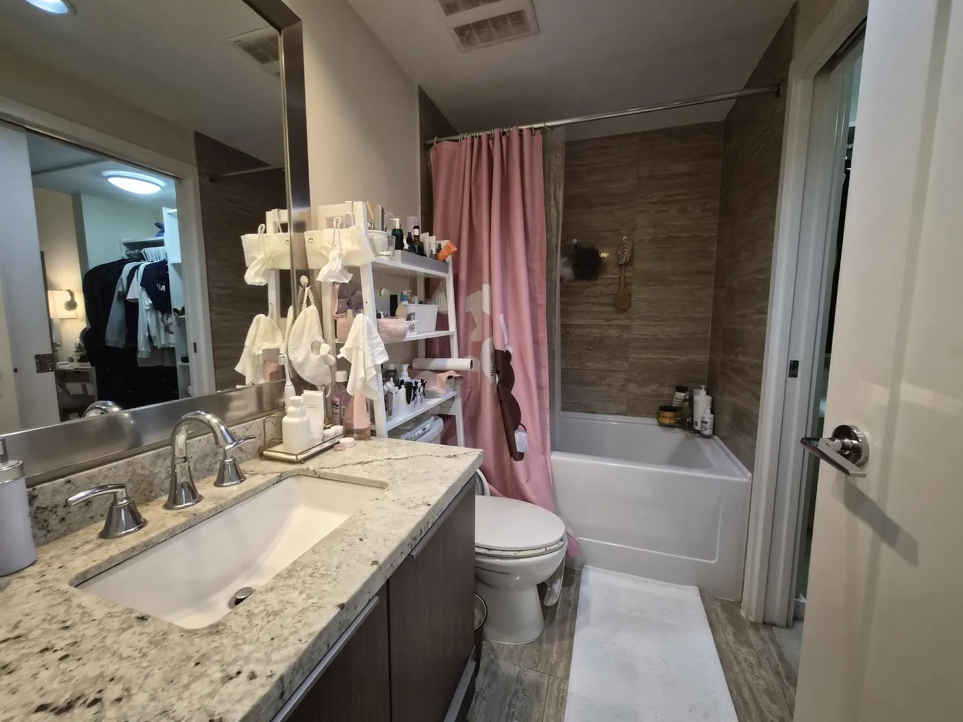 512 8633 Capstan Way