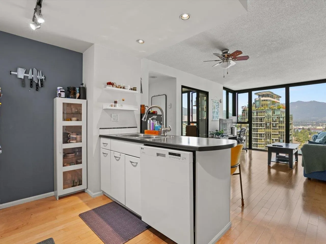 2305 1331 W Georgia Street