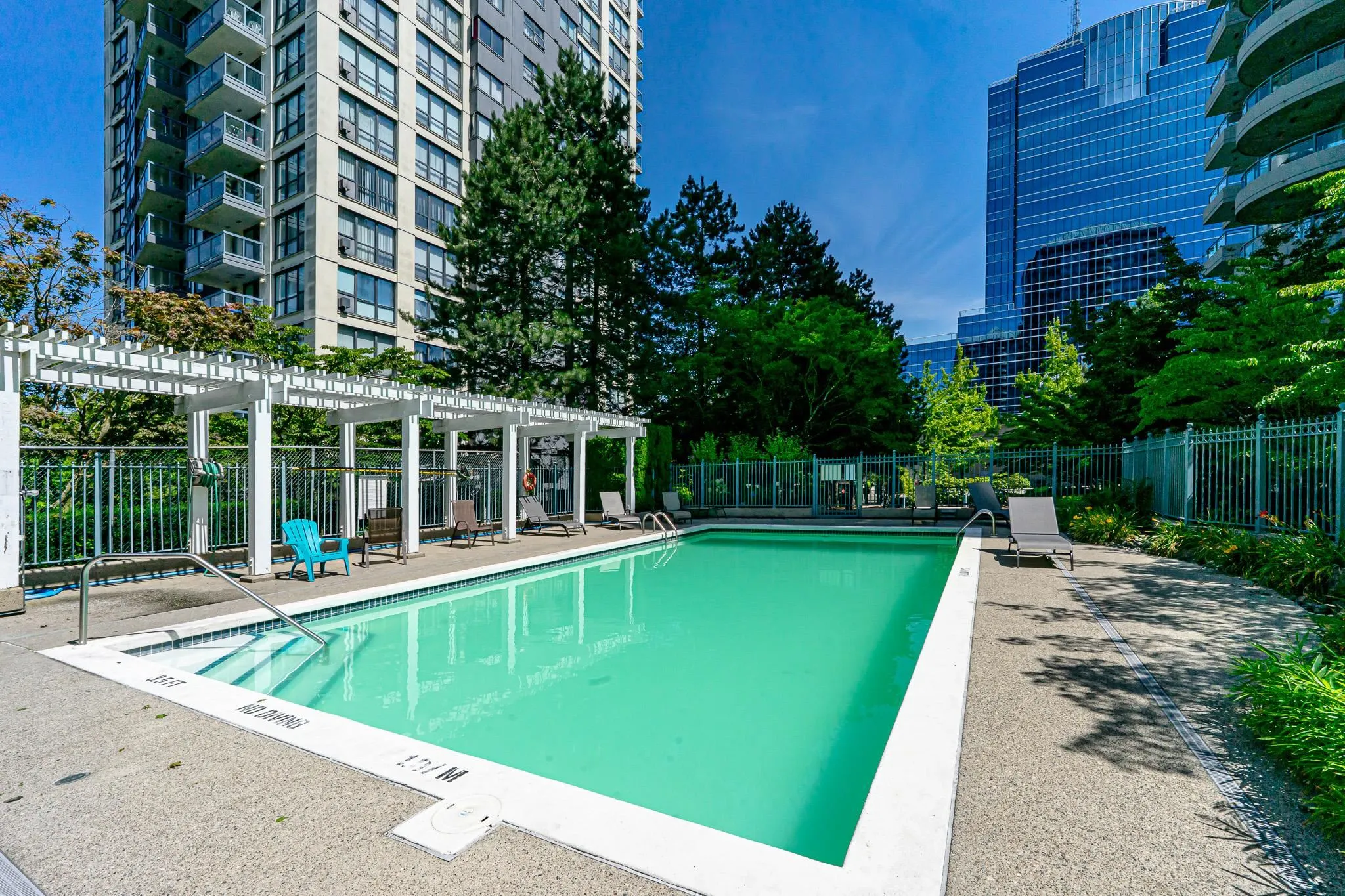 806 13353 108 Avenue