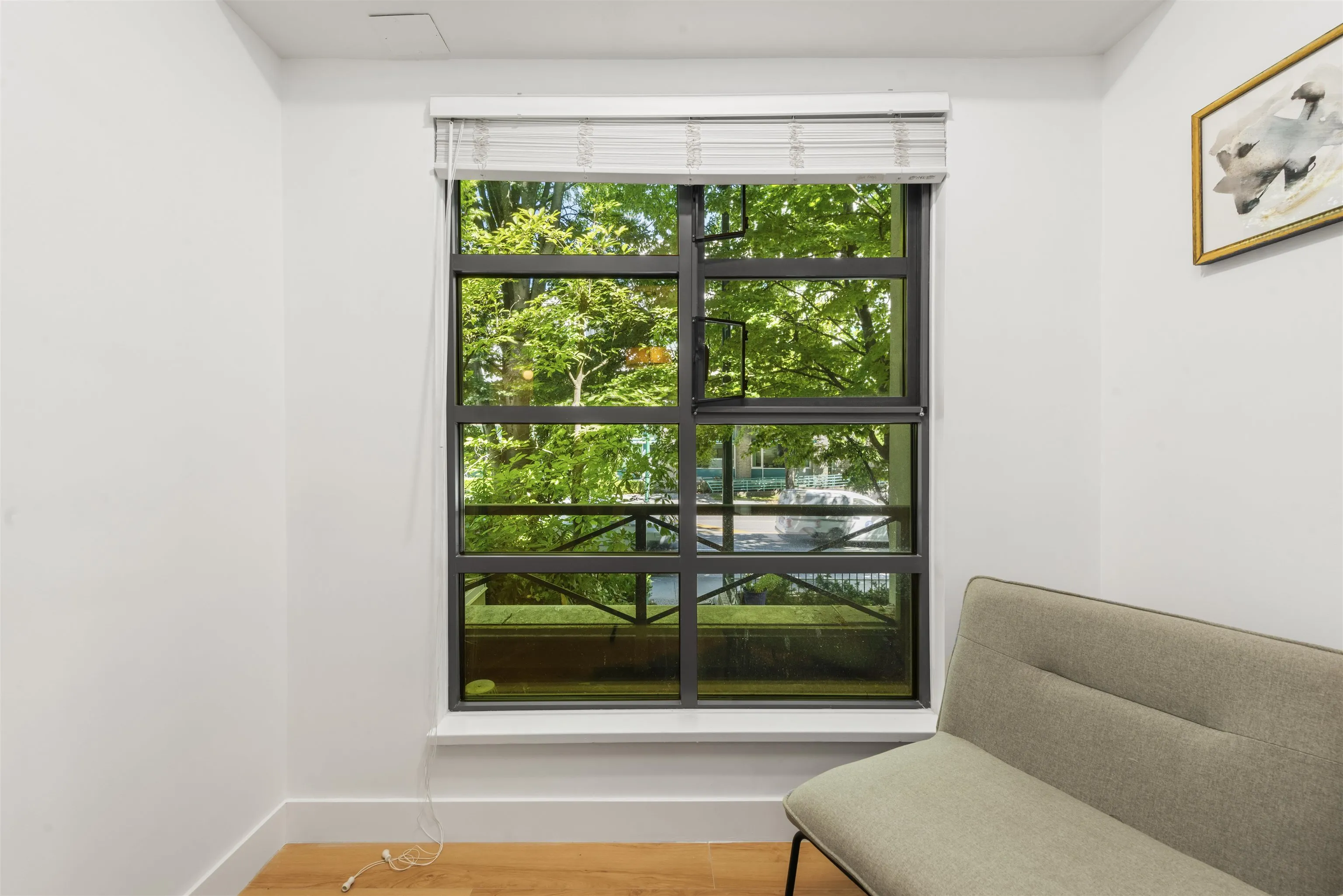W205 688 W 12th Avenue