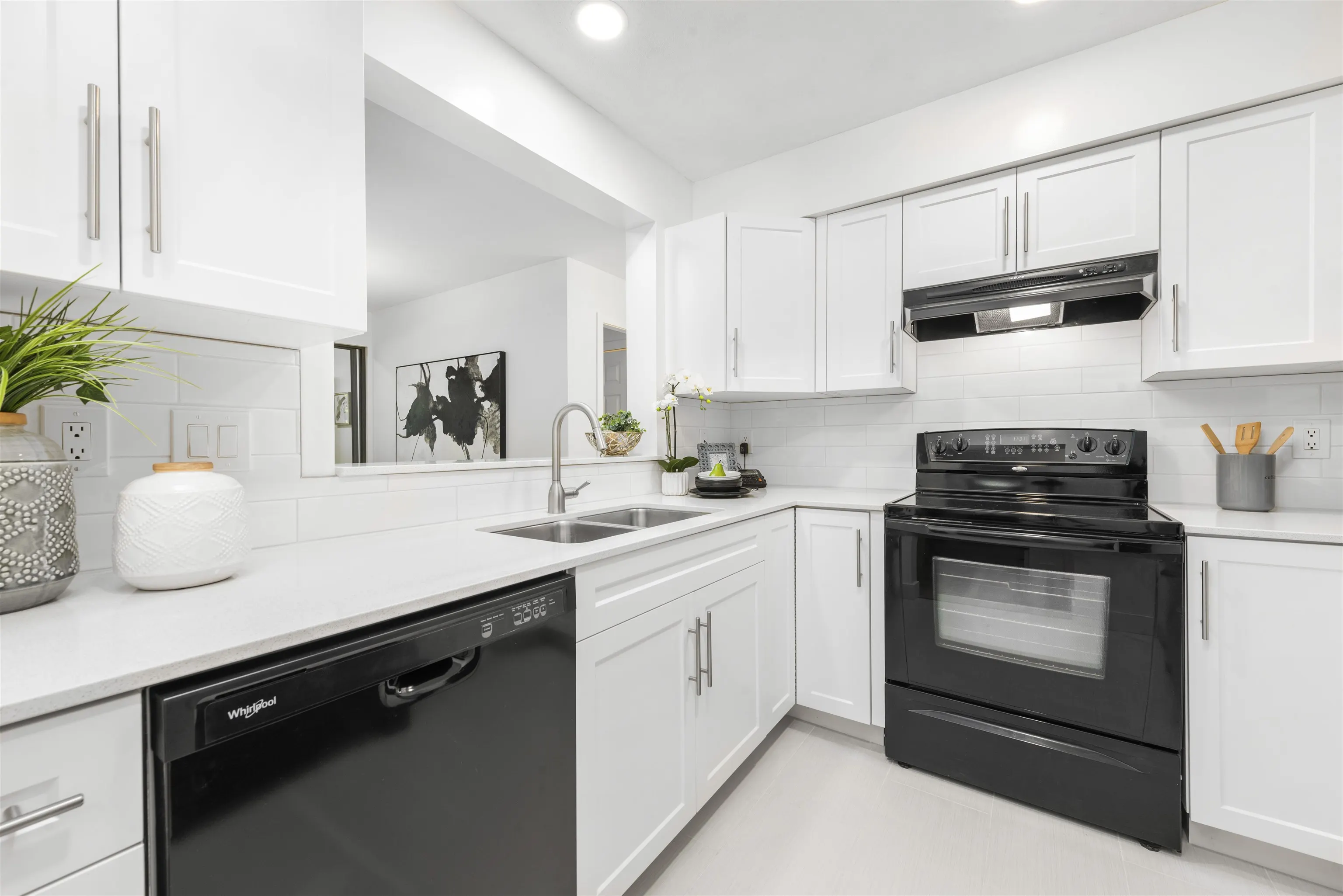 W205 688 W 12th Avenue