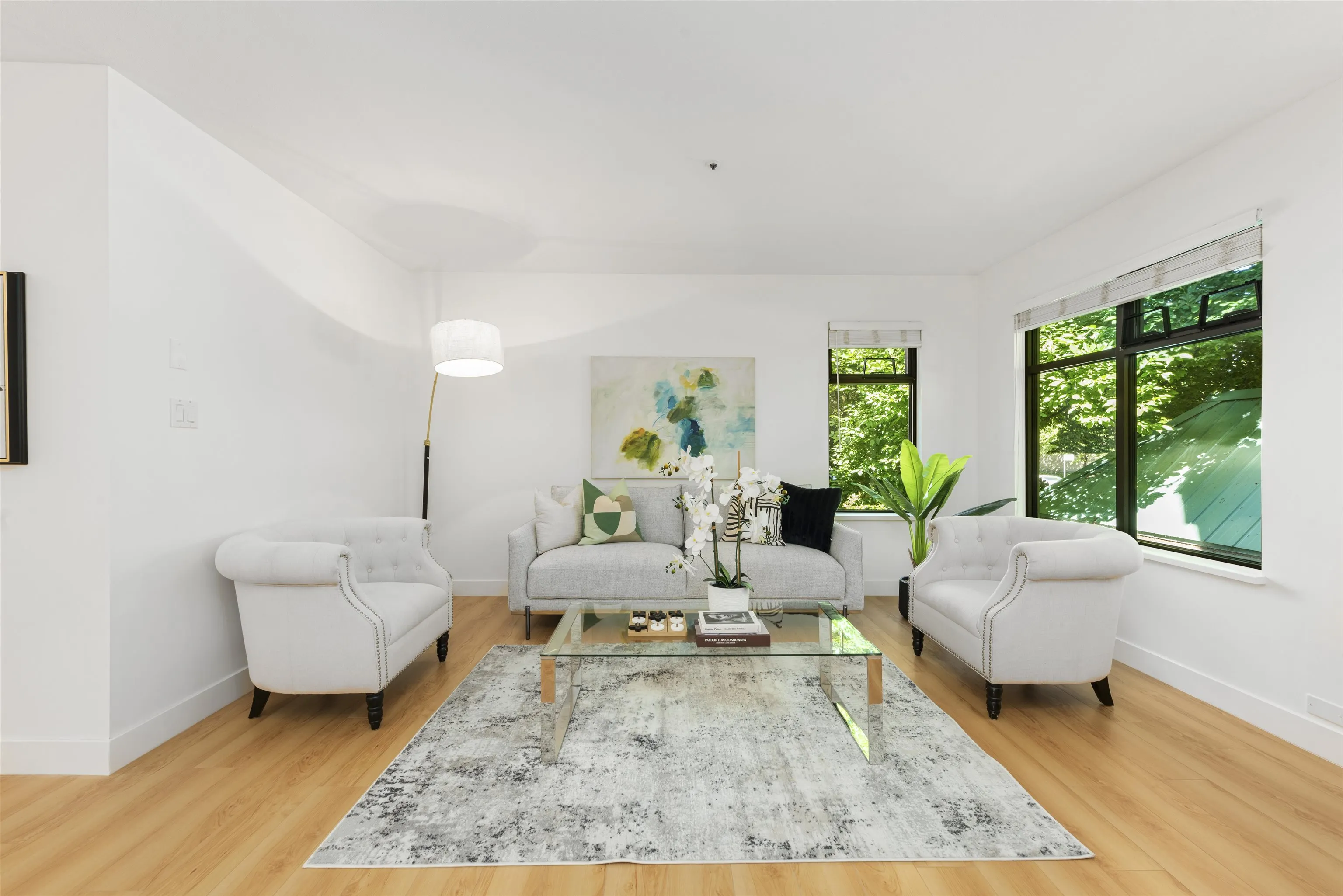 W205 688 W 12th Avenue