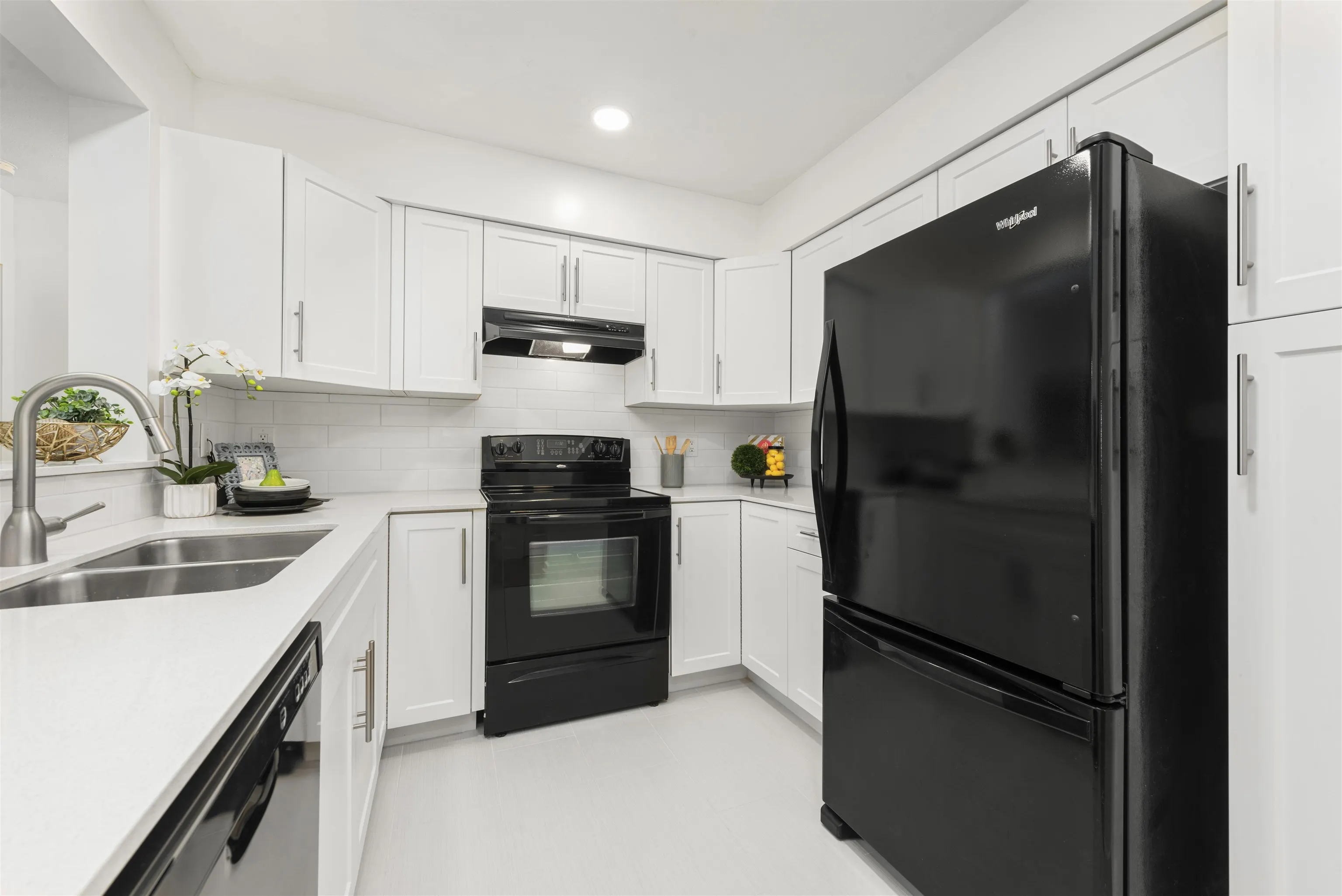 W205 688 W 12th Avenue