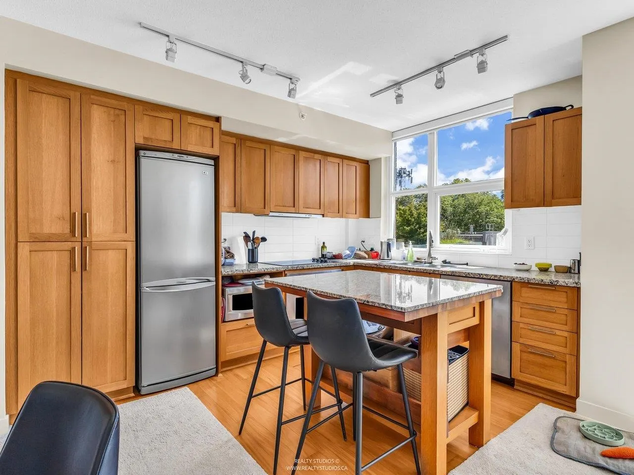 515 2268 W Broadway