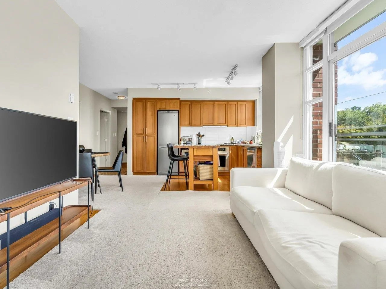 515 2268 W Broadway