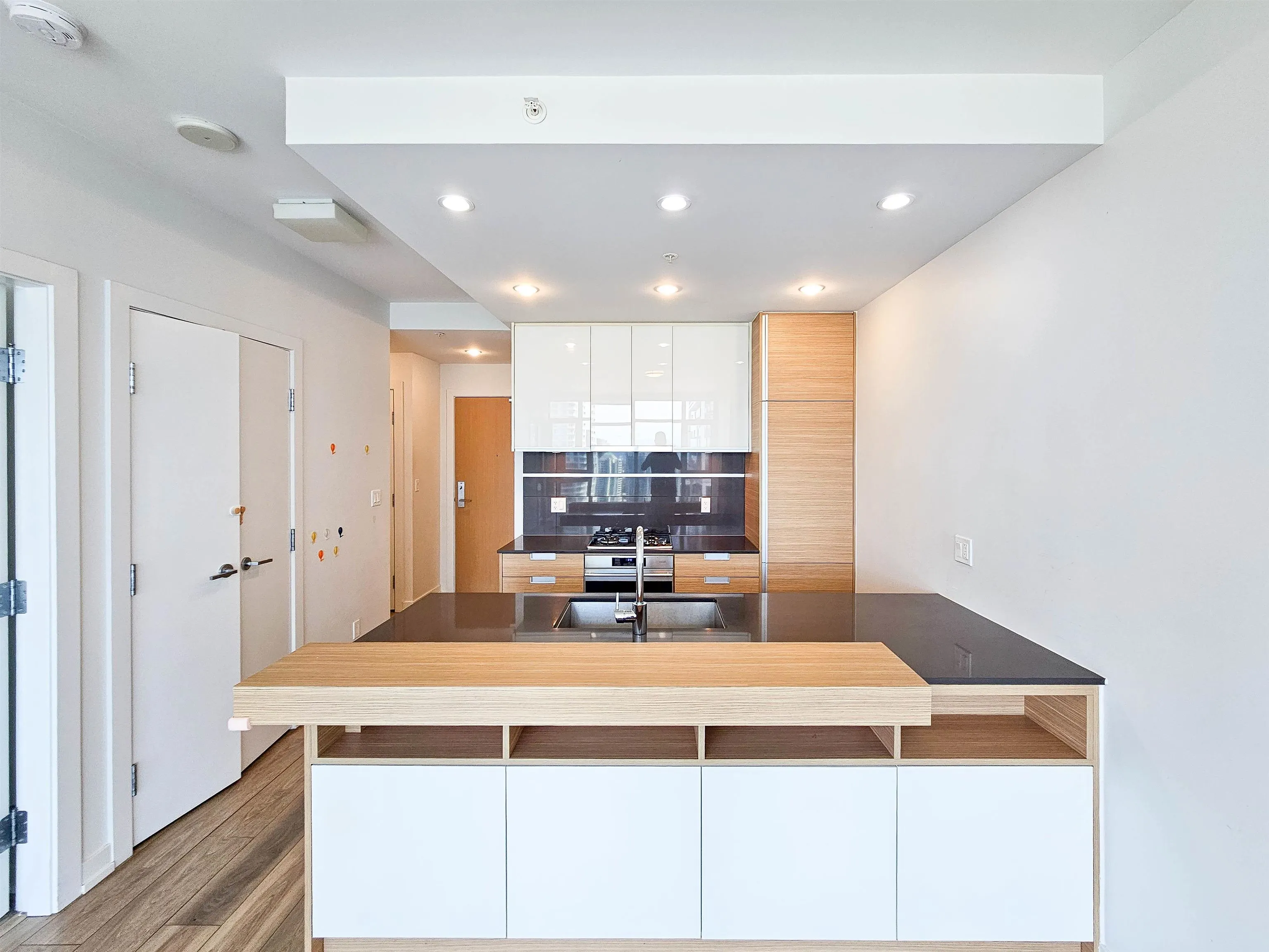 2602 4688 Kingsway