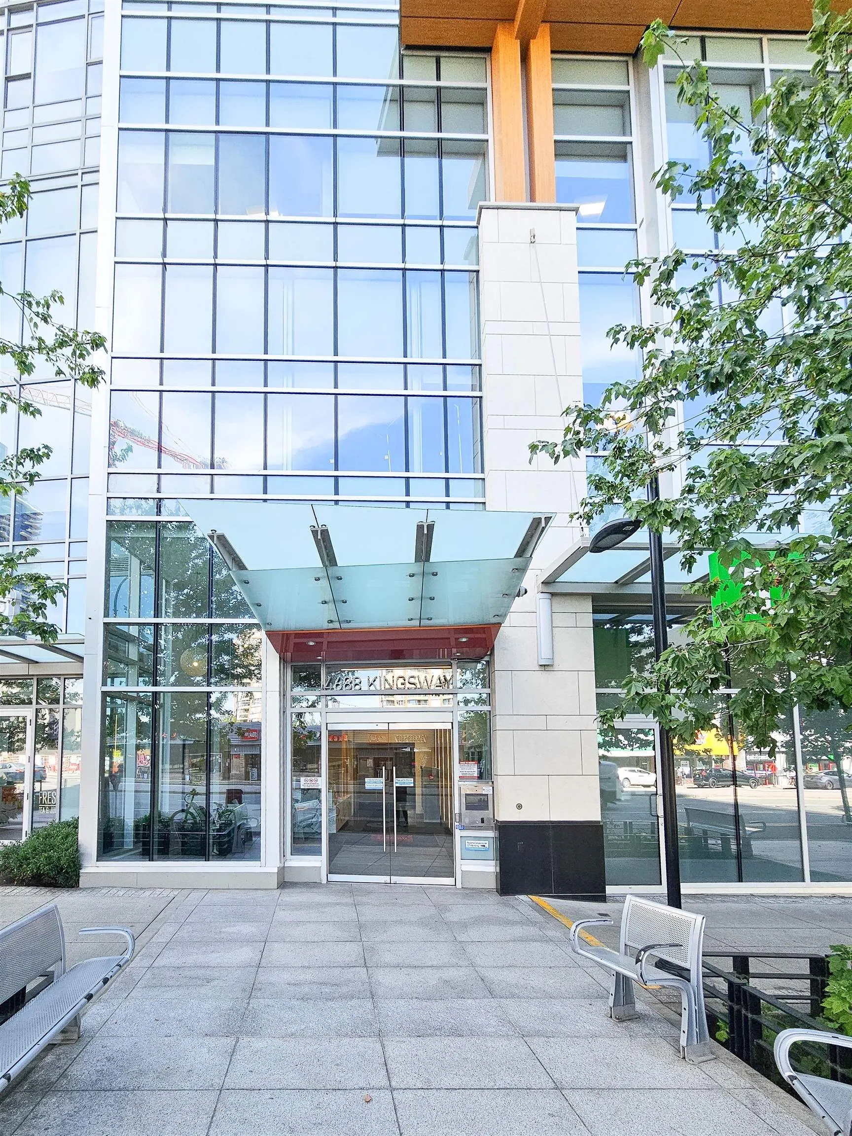 2602 4688 Kingsway