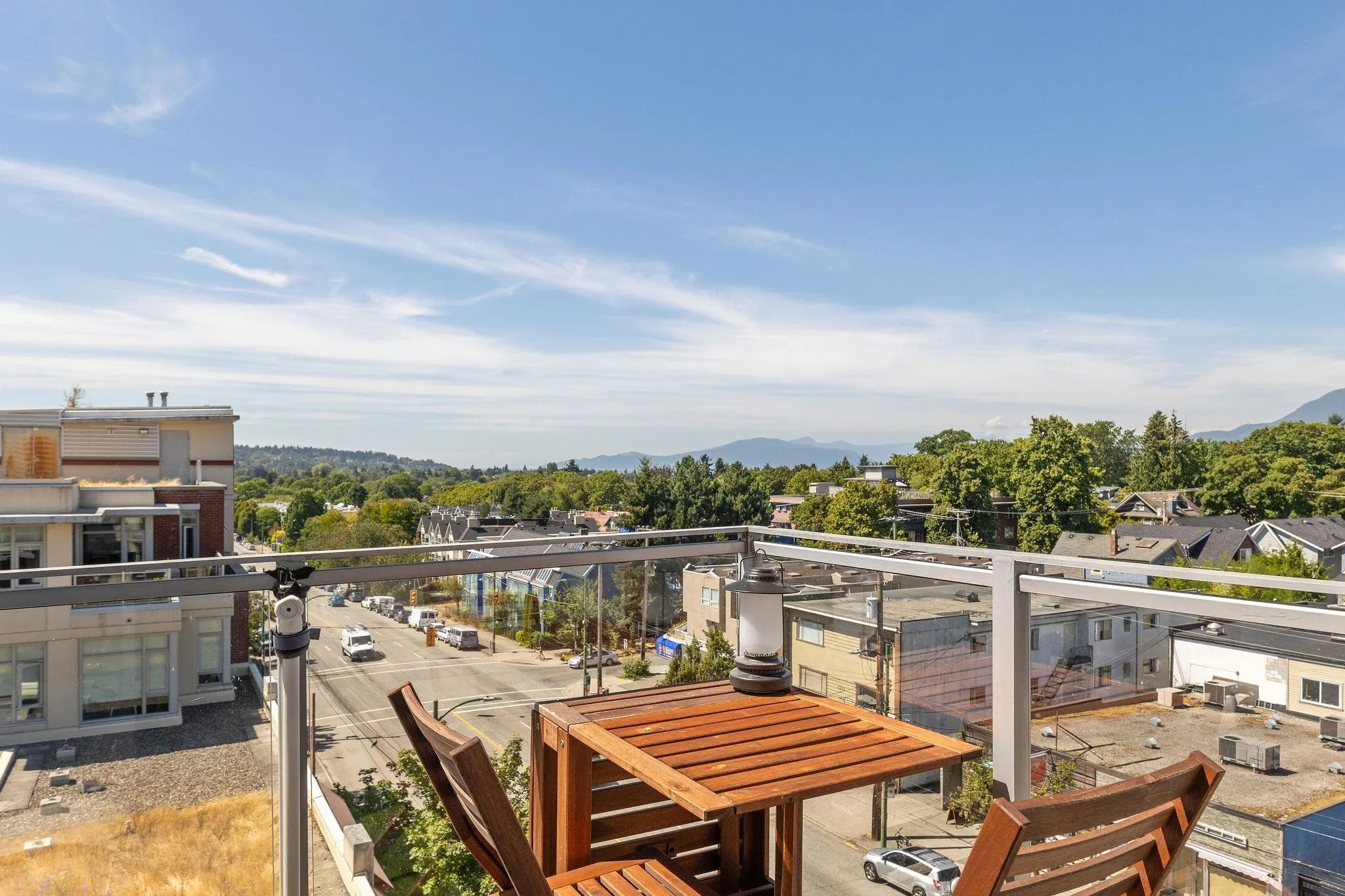 619 2268 W Broadway