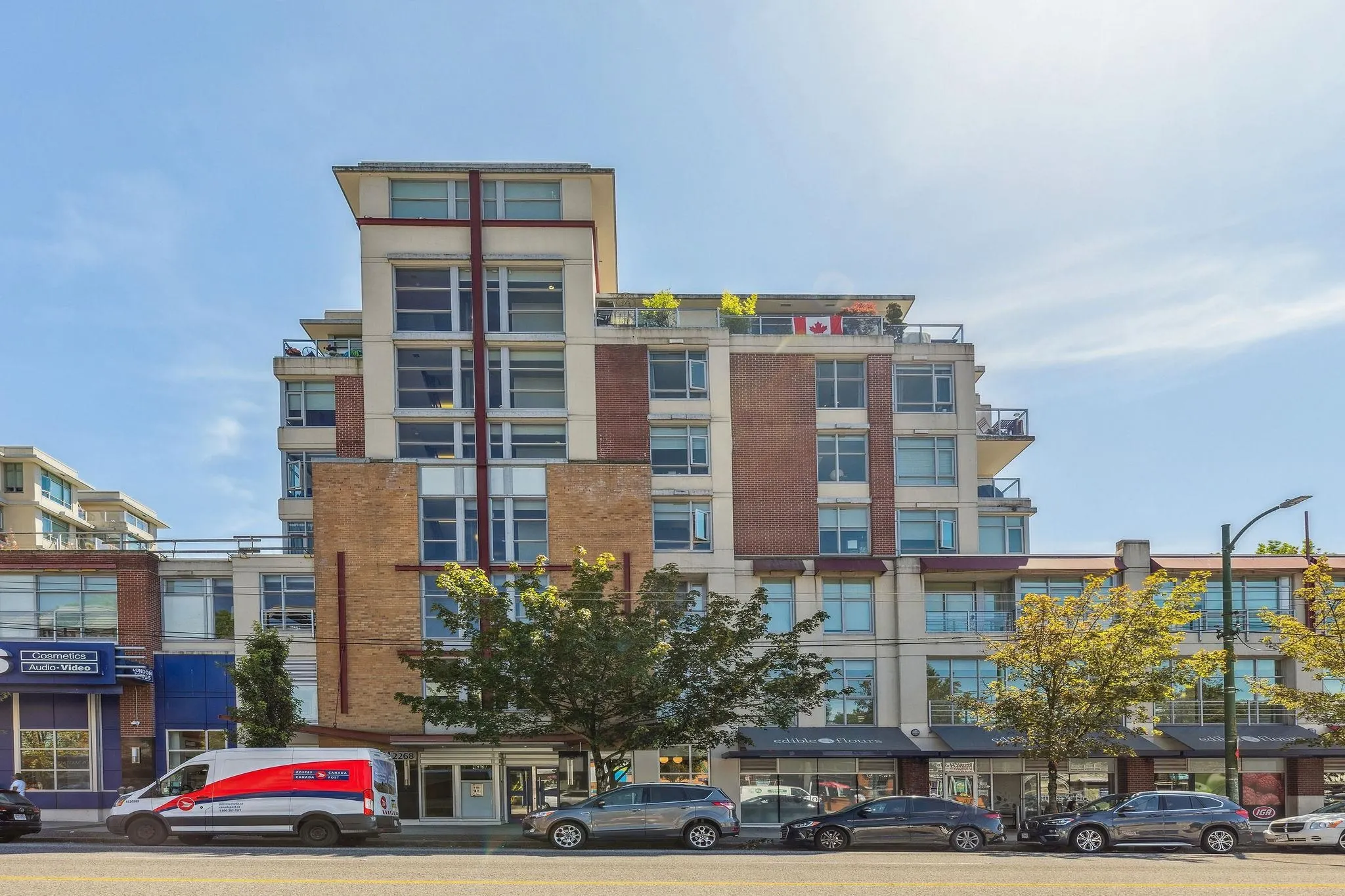 619 2268 W Broadway