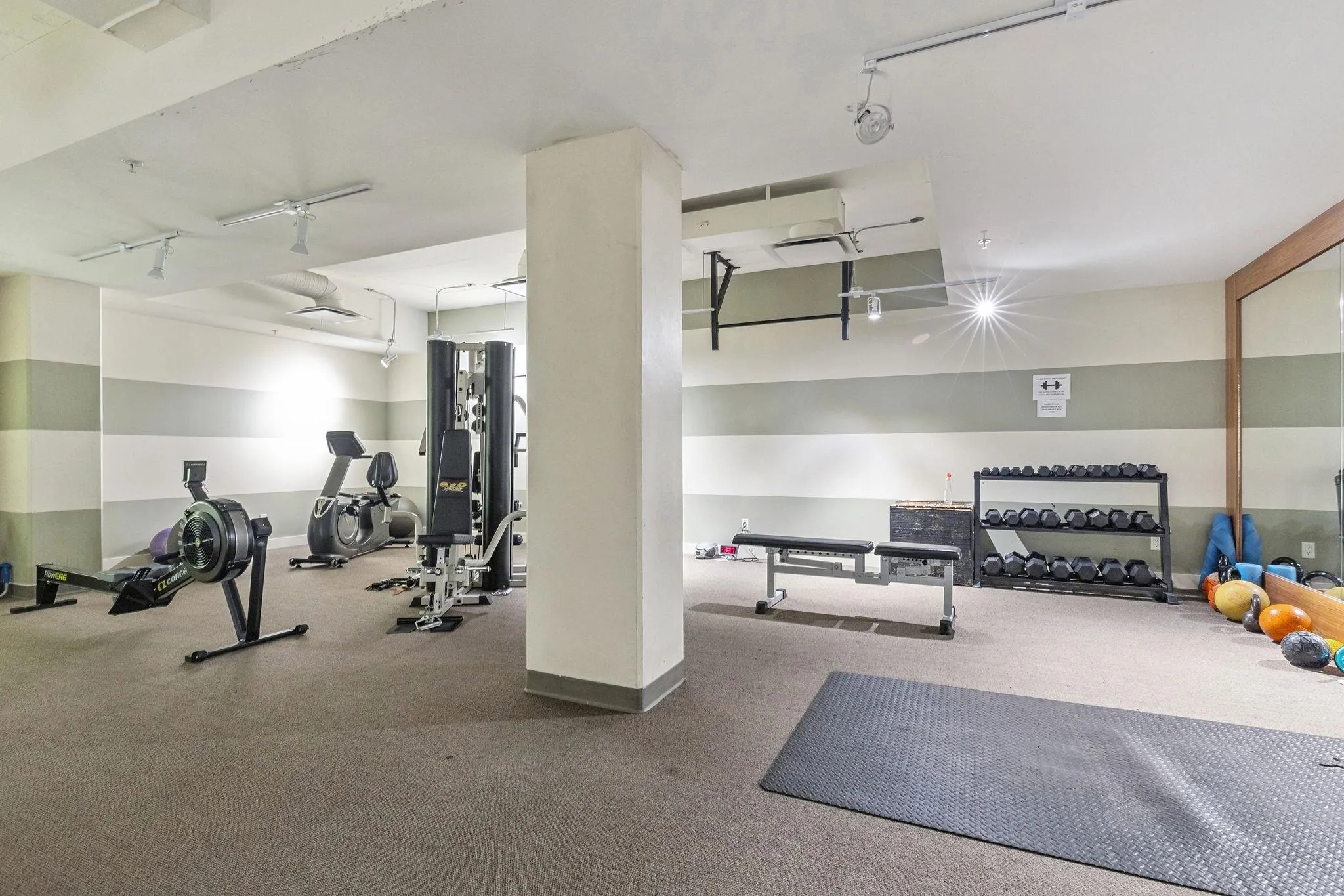 619 2268 W Broadway
