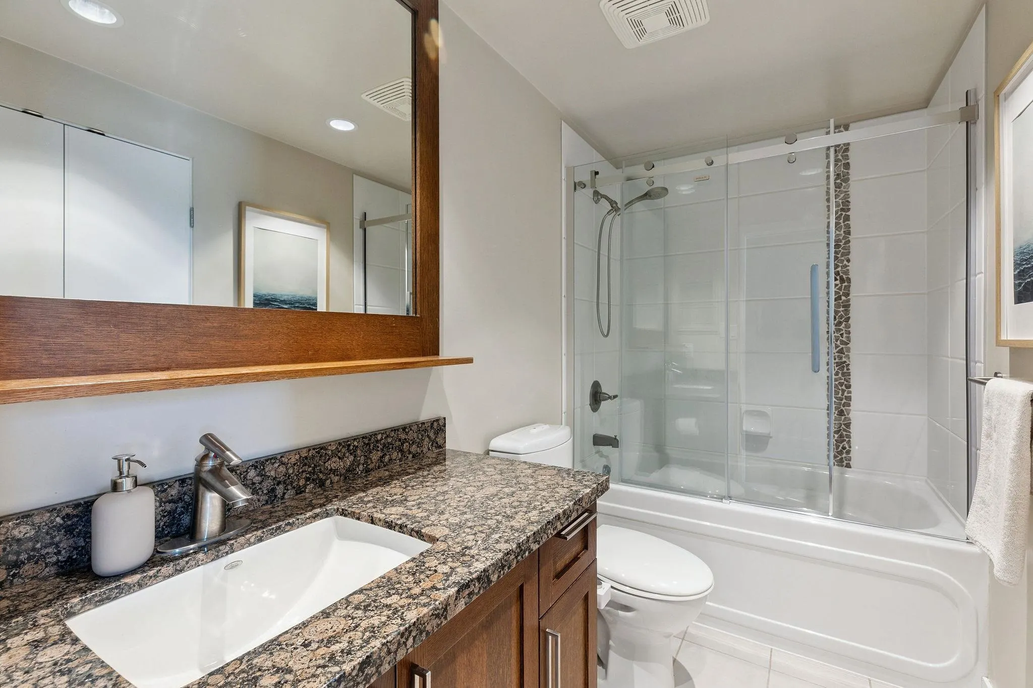619 2268 W Broadway