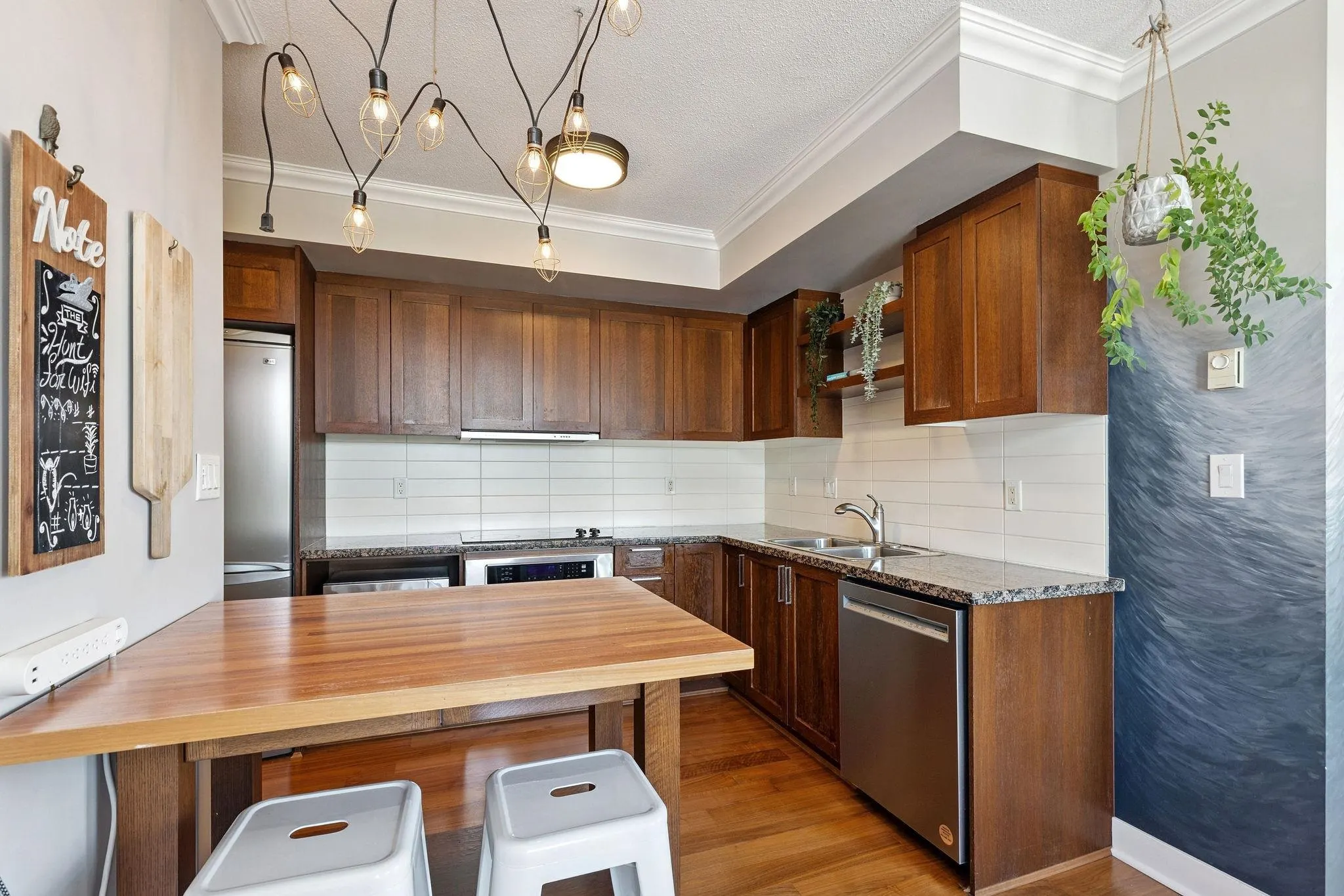 619 2268 W Broadway