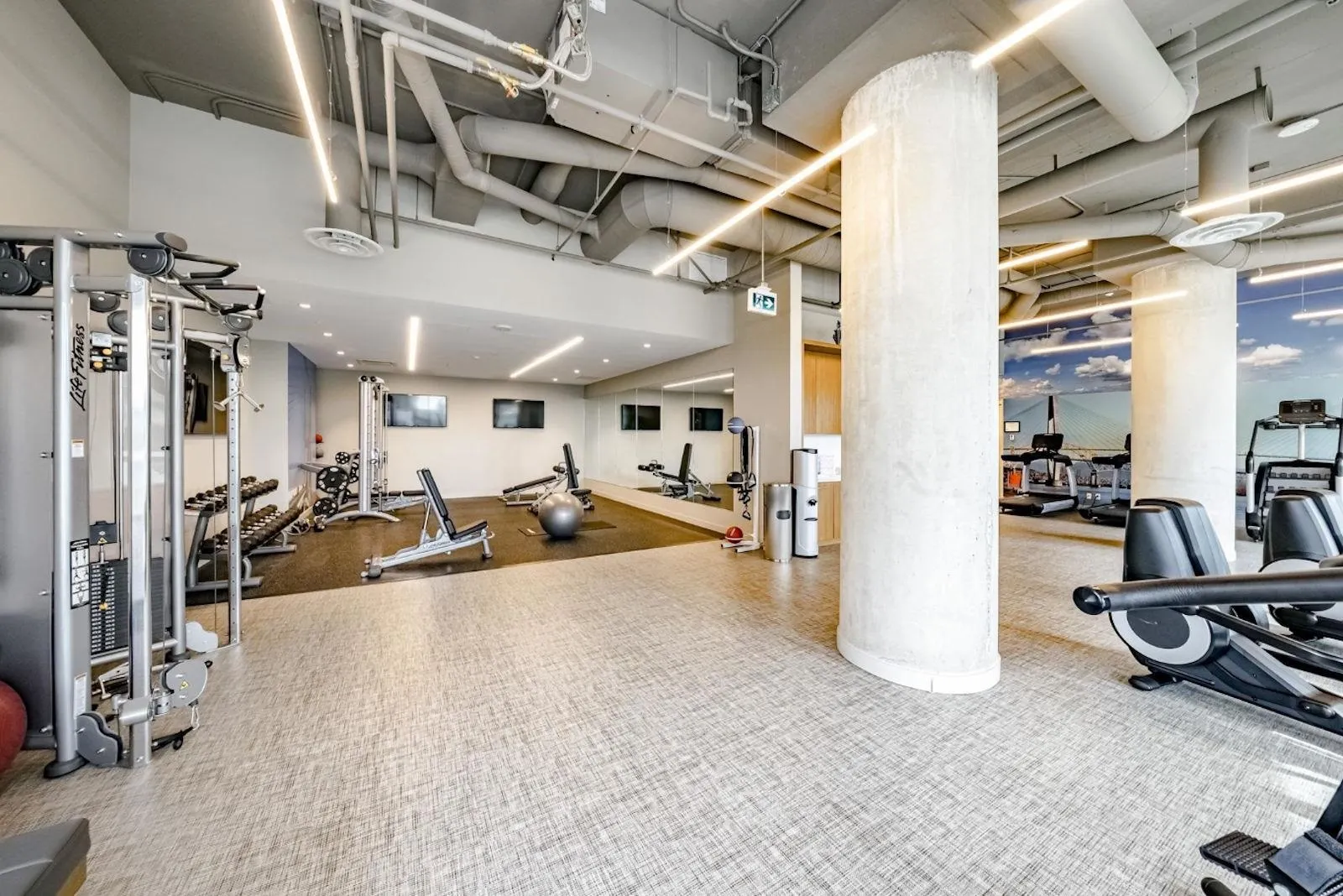 2706 13495 Central Avenue