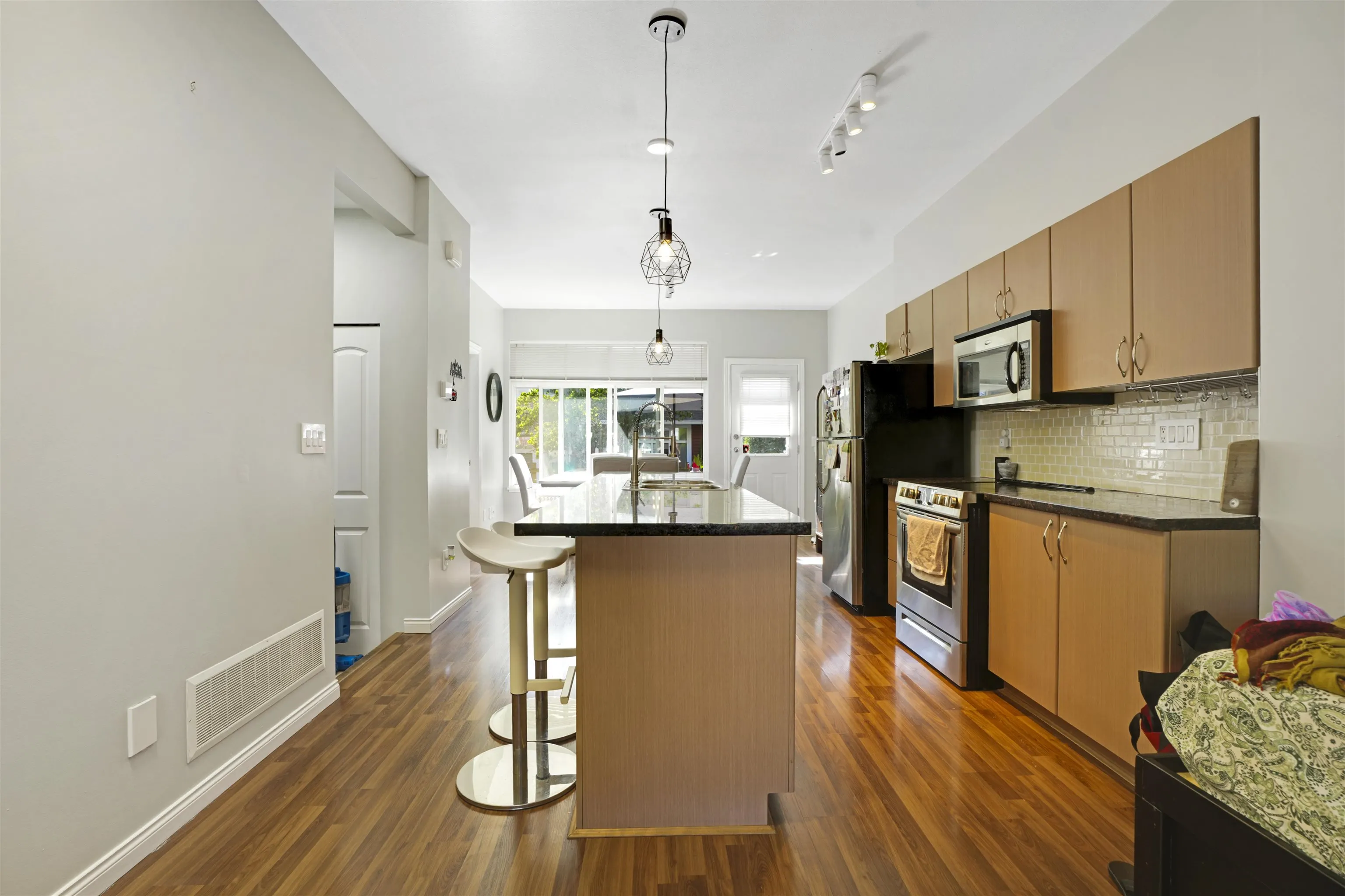 5 19455 65 Avenue