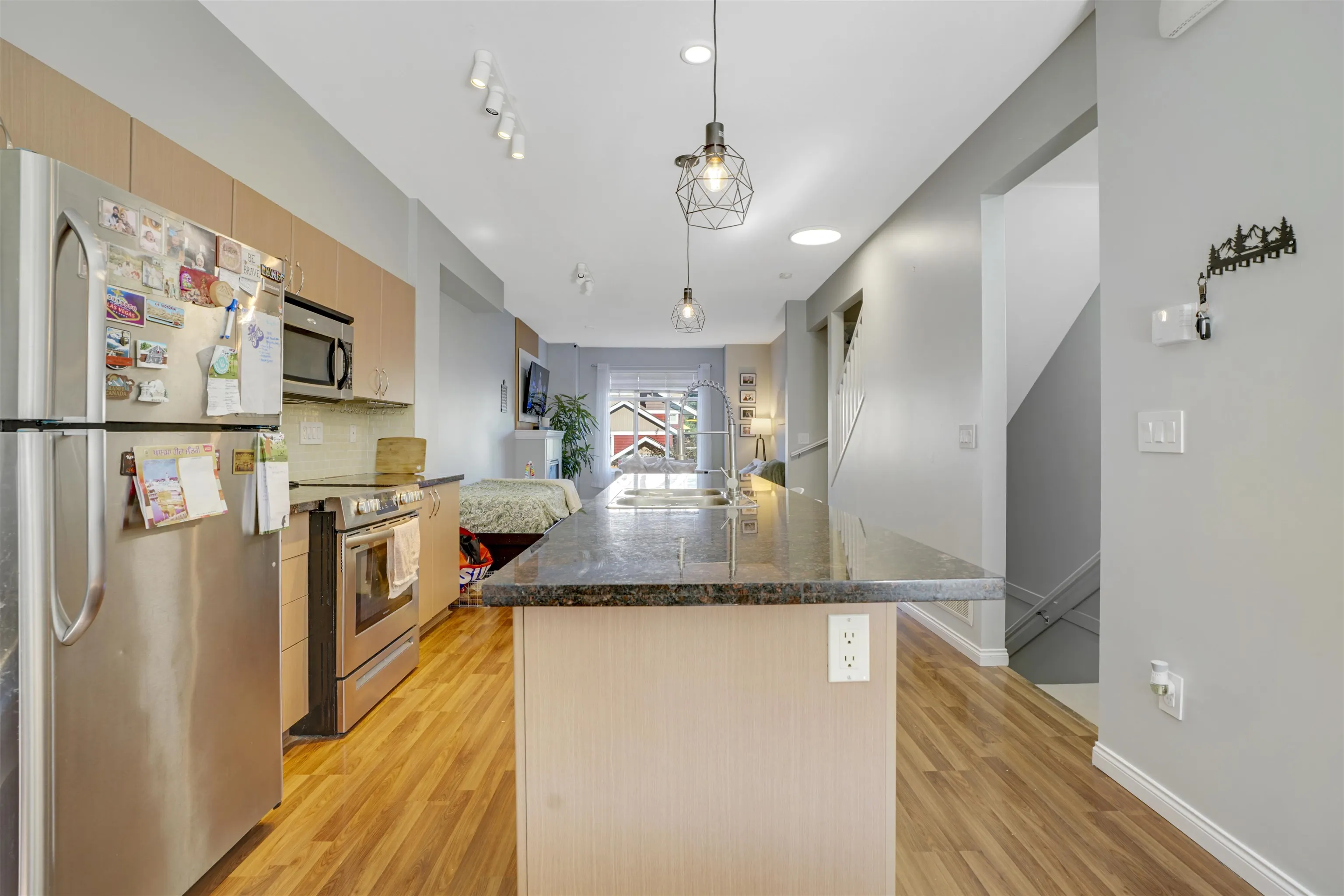 5 19455 65 Avenue