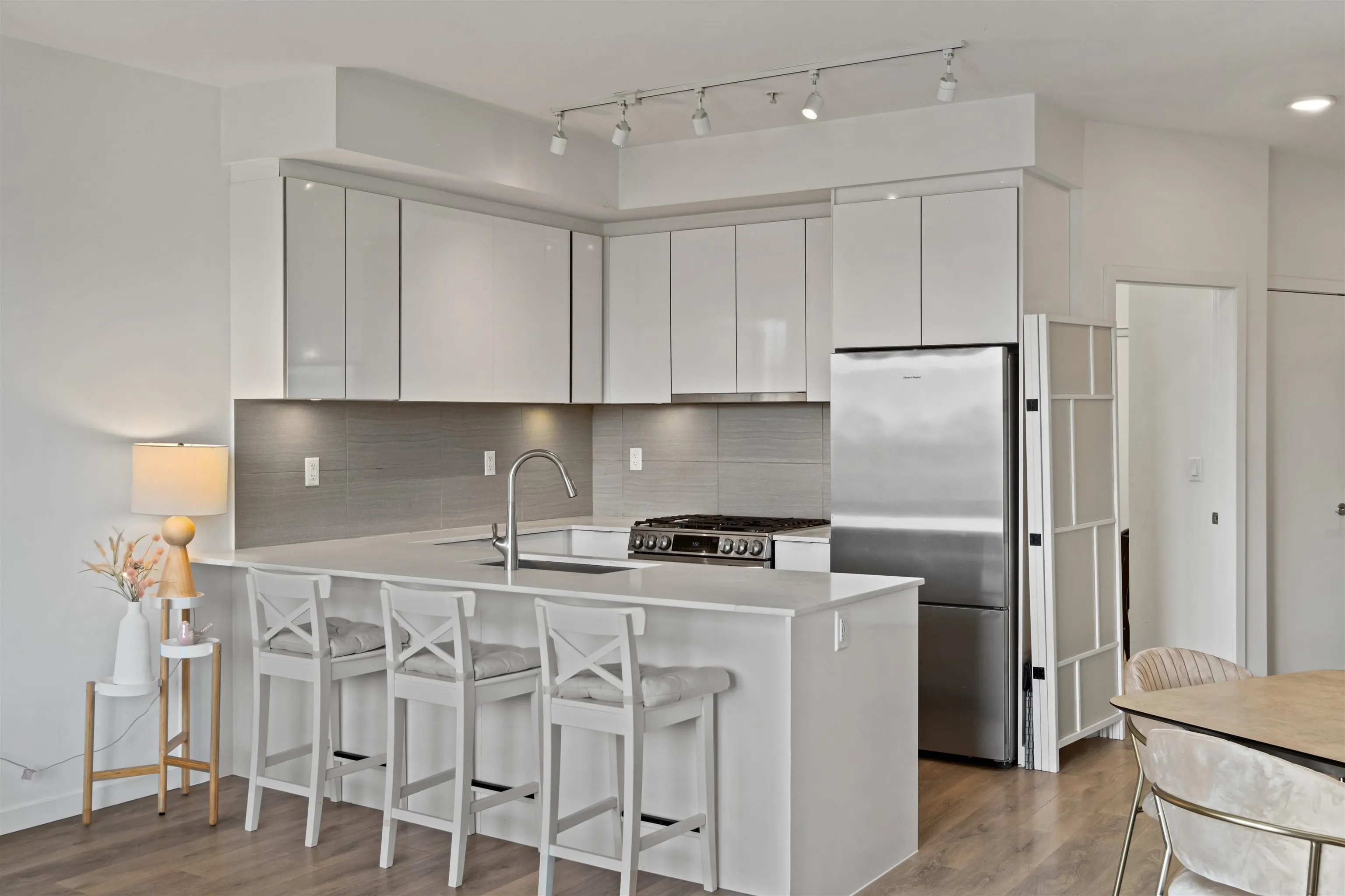 505 725 Marine Drive