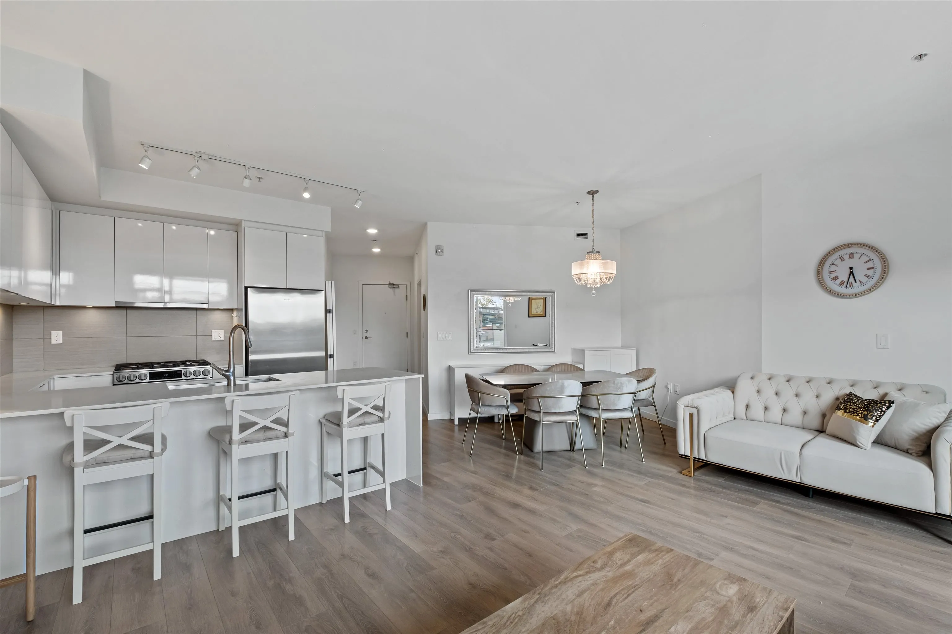 505 725 Marine Drive