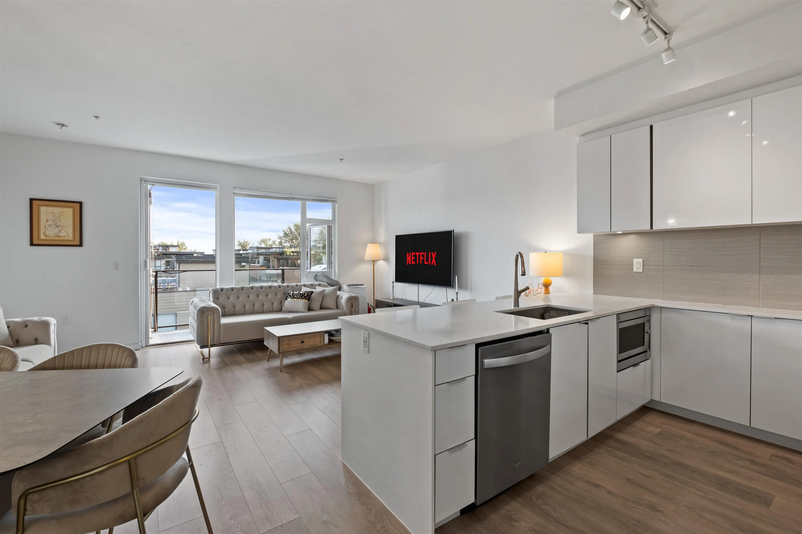 505 725 Marine Drive