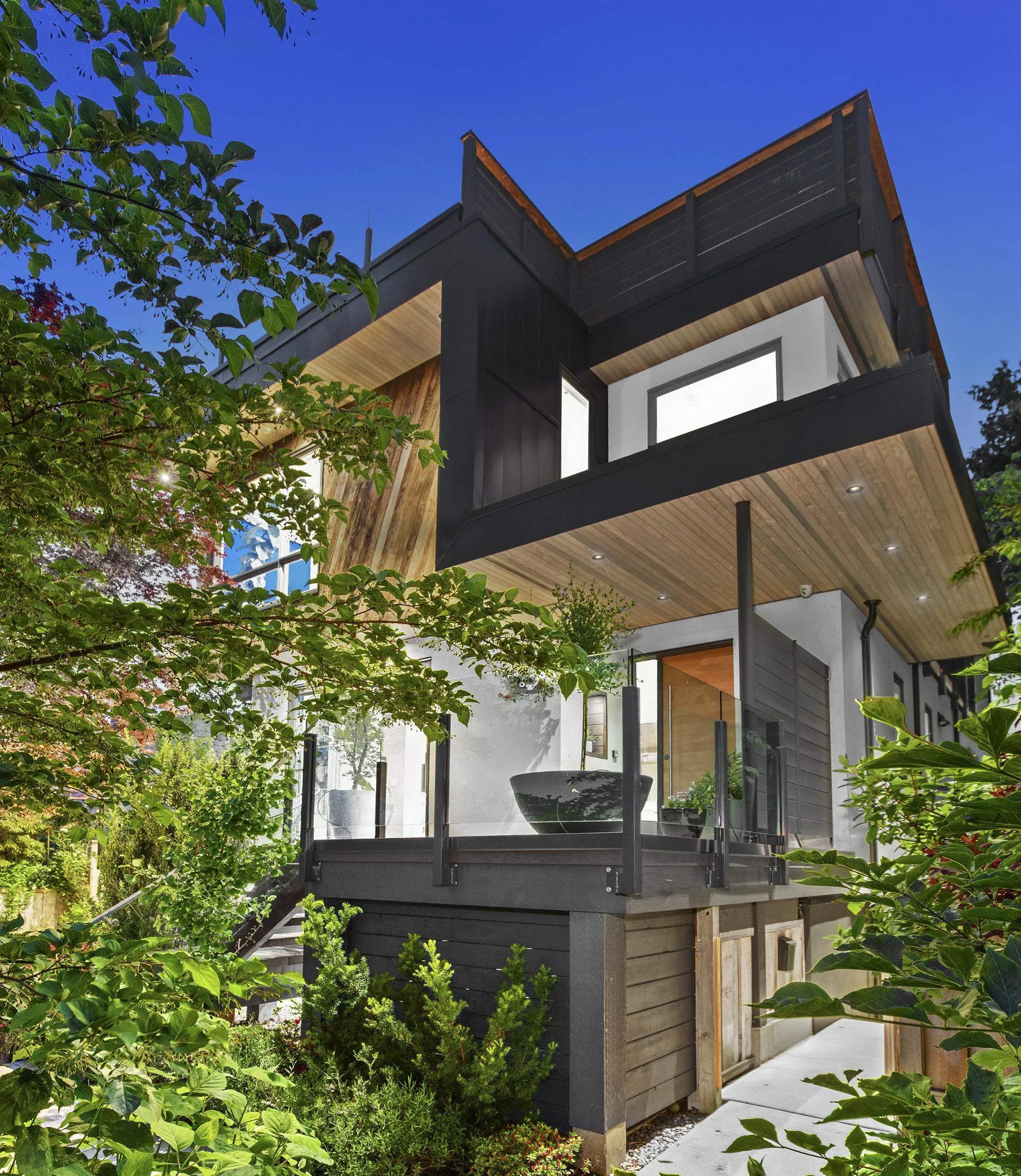 452 E 4th Street