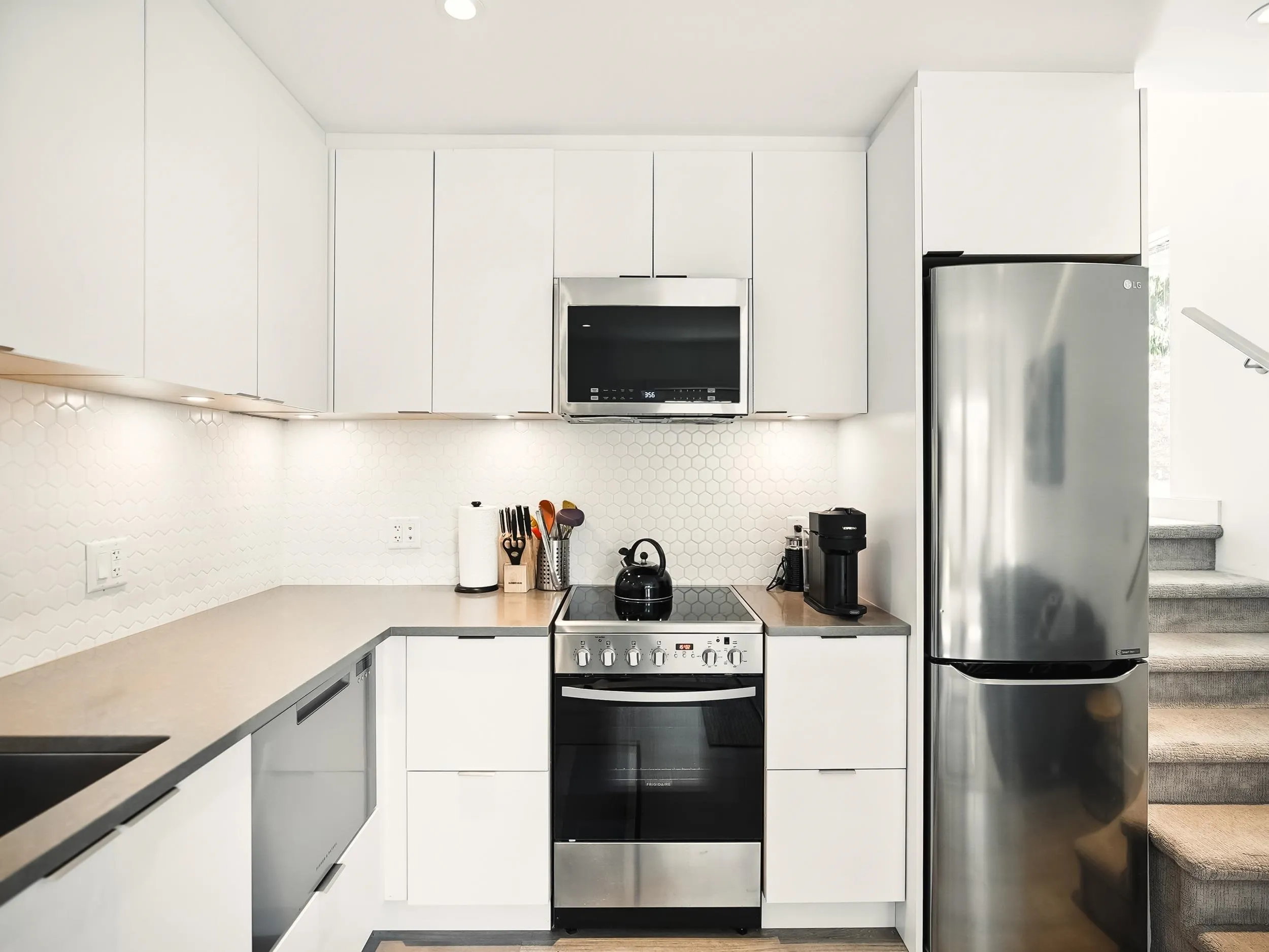 452 E 4th Street