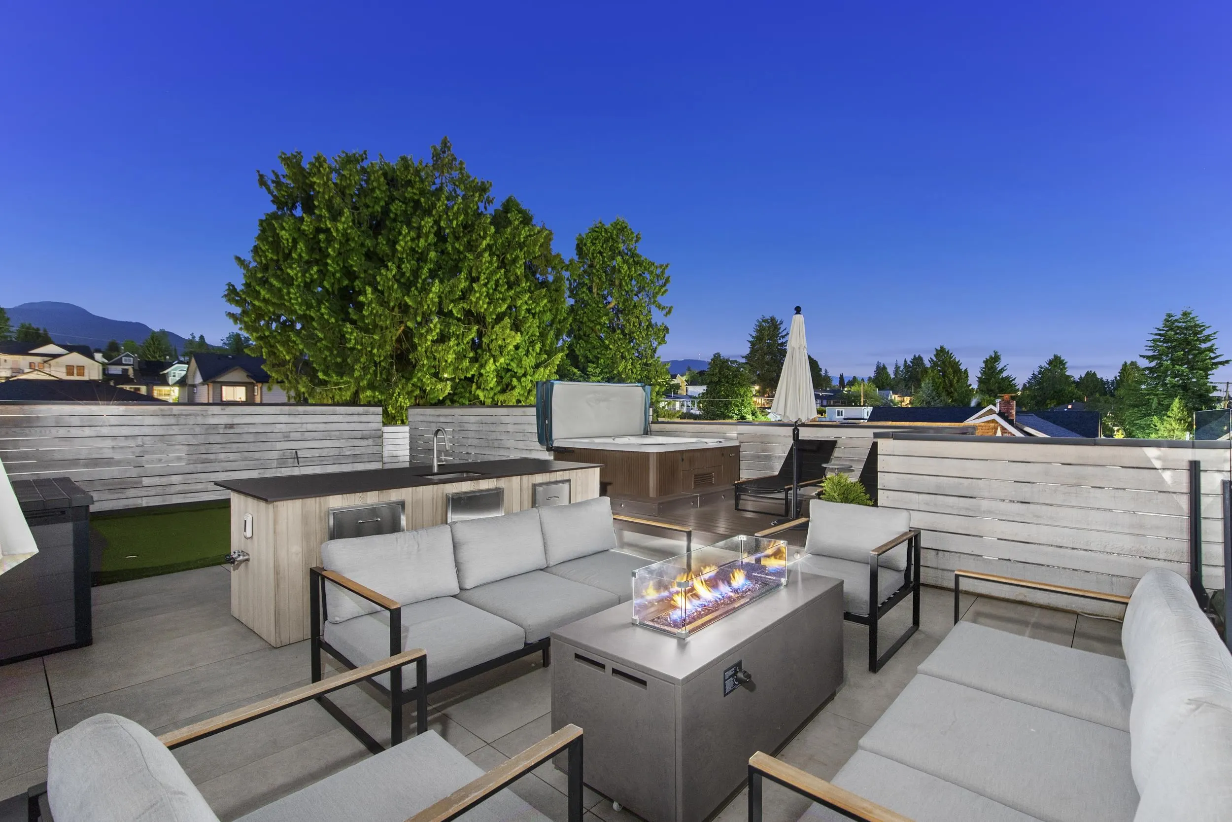 452 E 4th Street