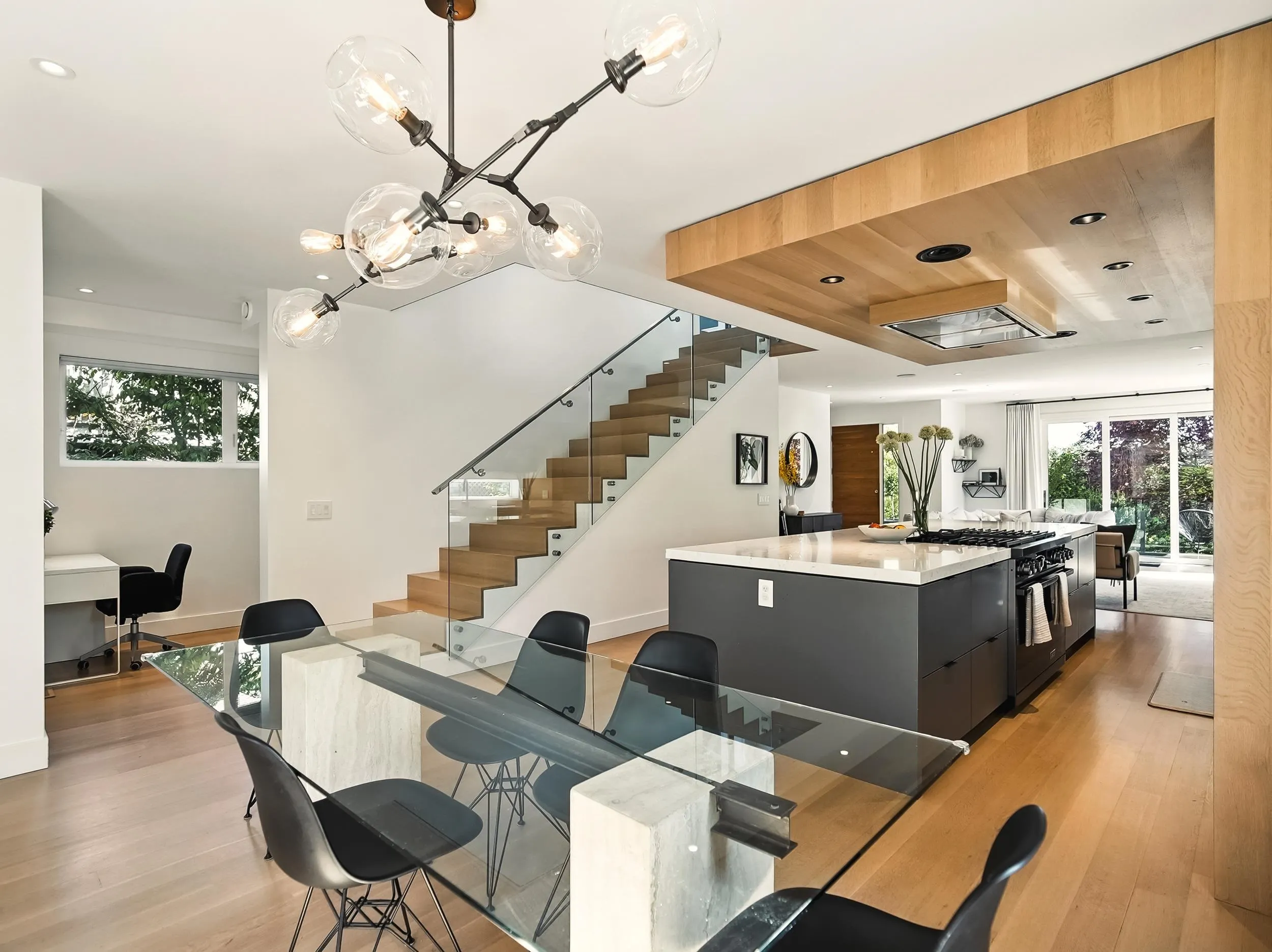 452 E 4th Street