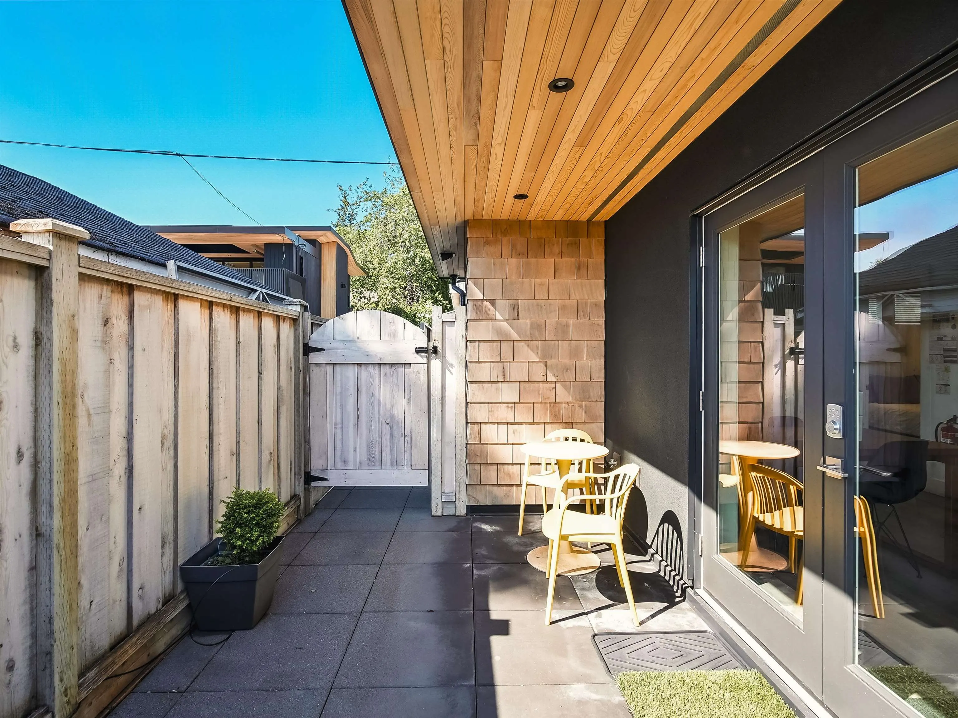 452 E 4th Street