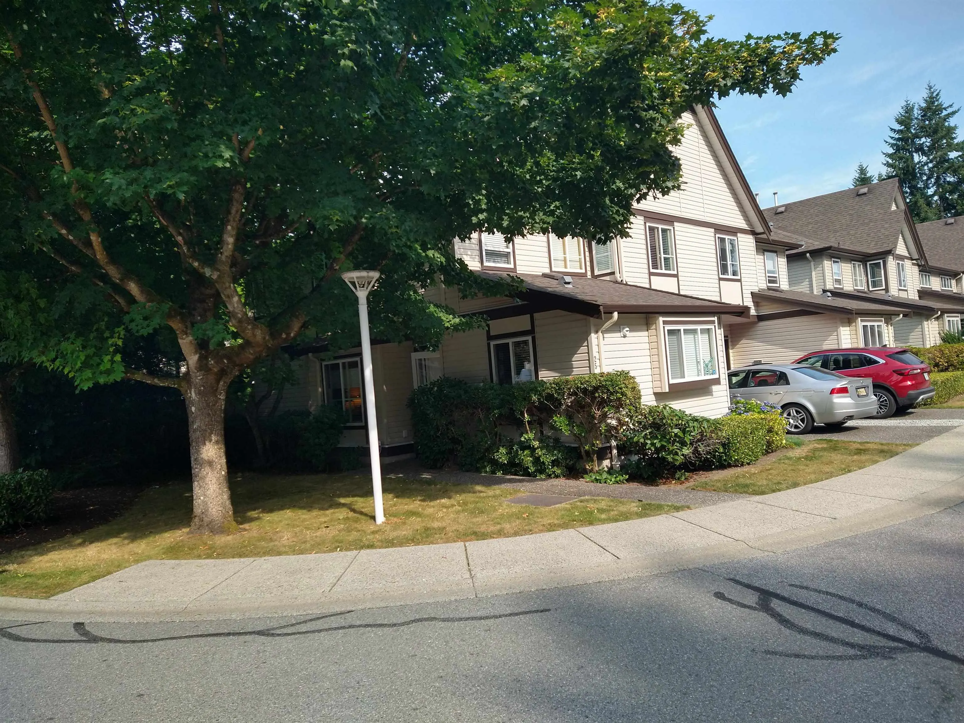 25 21801 Dewdney Trunk Road
