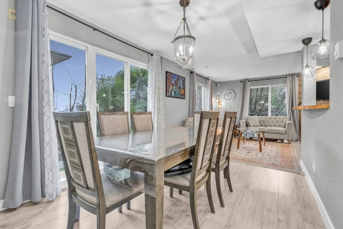 2 288 St. Davids Avenue