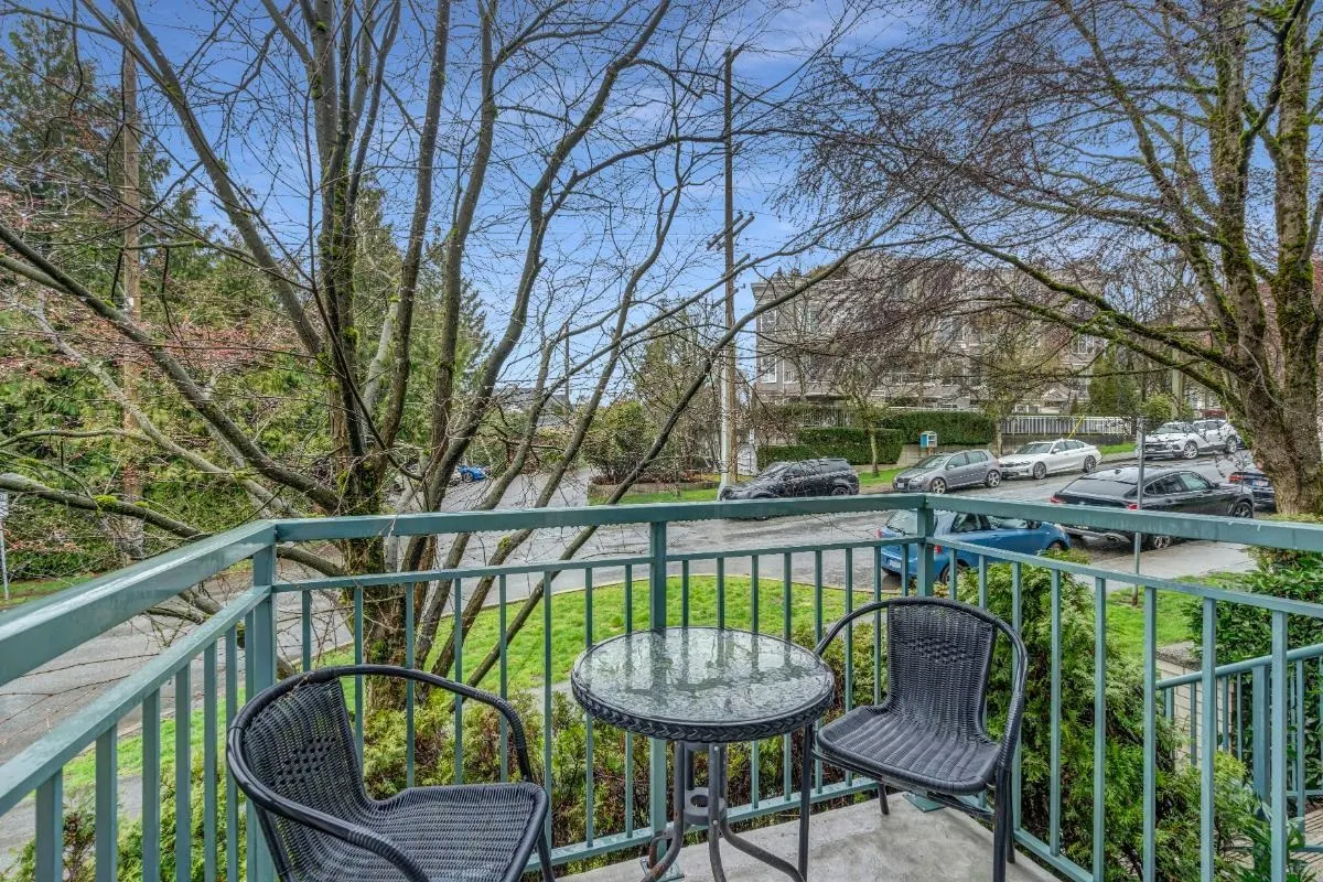 2 288 St. Davids Avenue