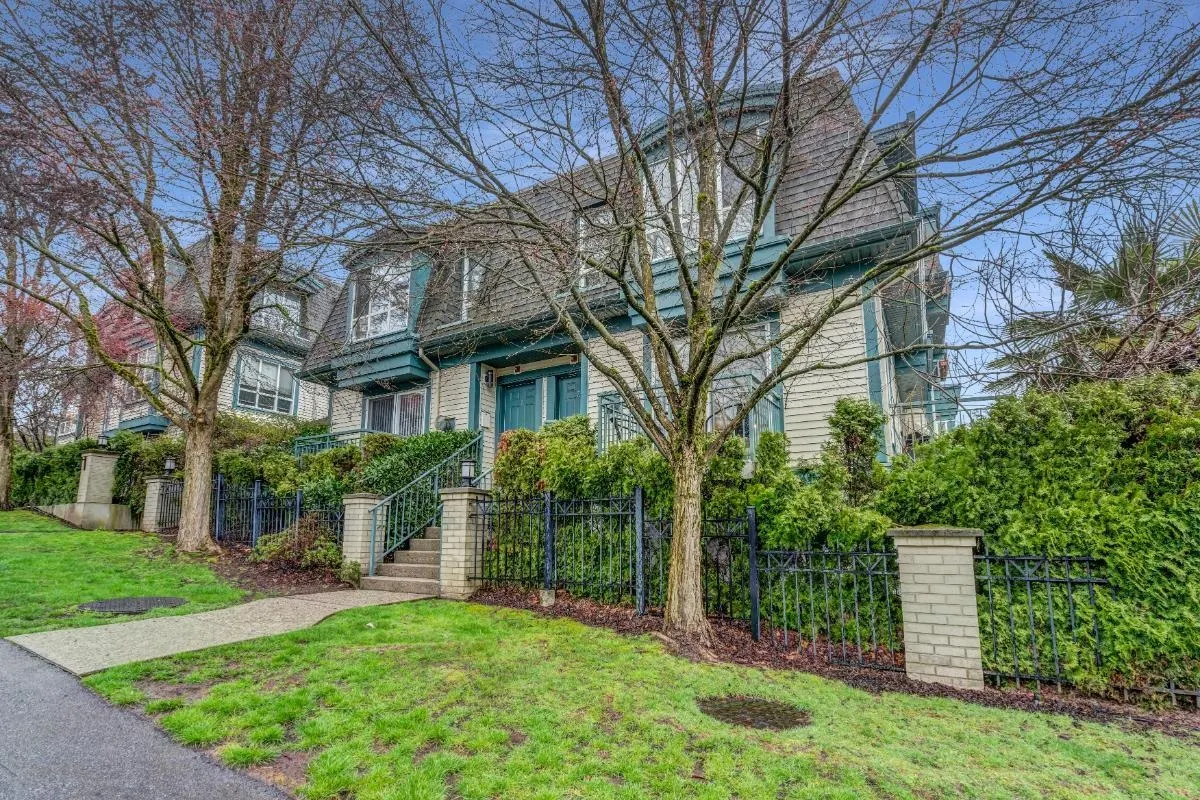 2 288 St. Davids Avenue