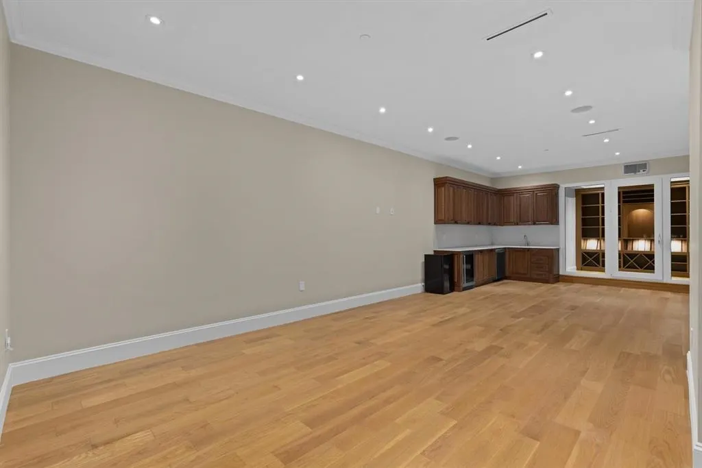 1367 Chartwell Drive