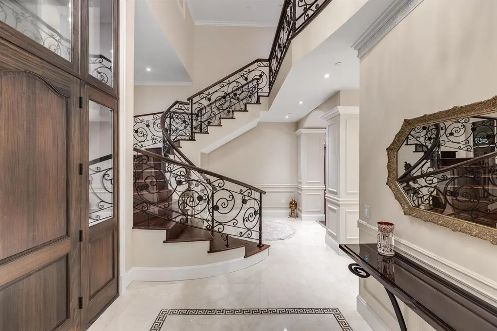 1367 Chartwell Drive