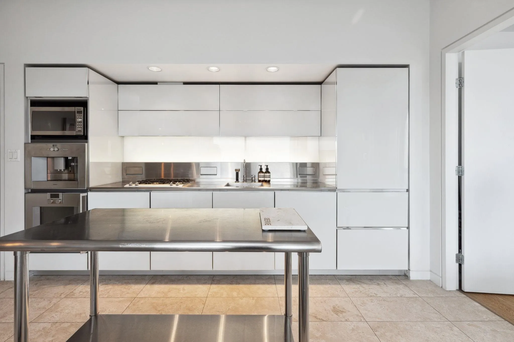 2102 838 W Hastings Street