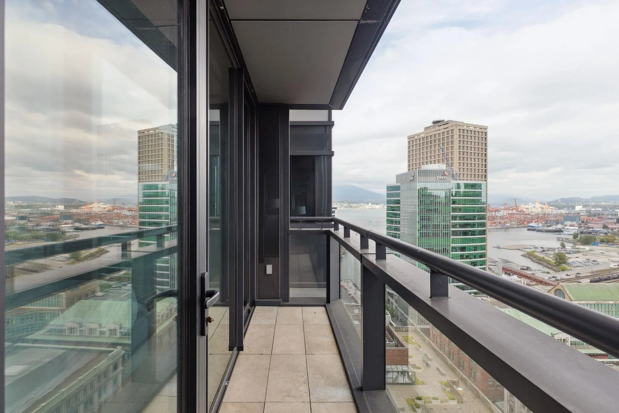 2102 838 W Hastings Street