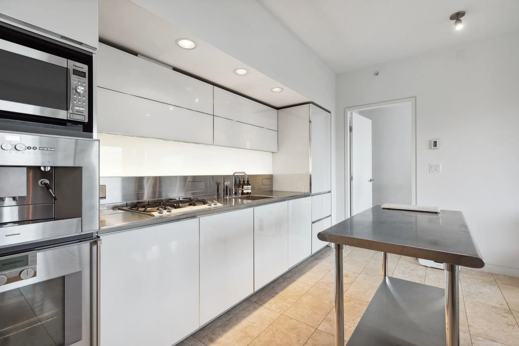 2102 838 W Hastings Street