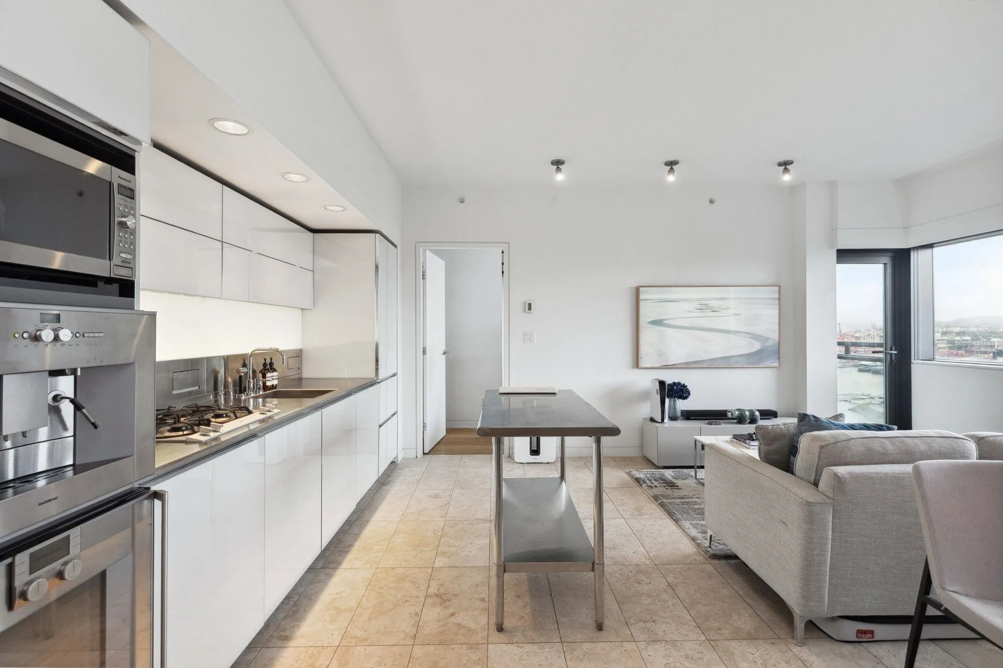 2102 838 W Hastings Street
