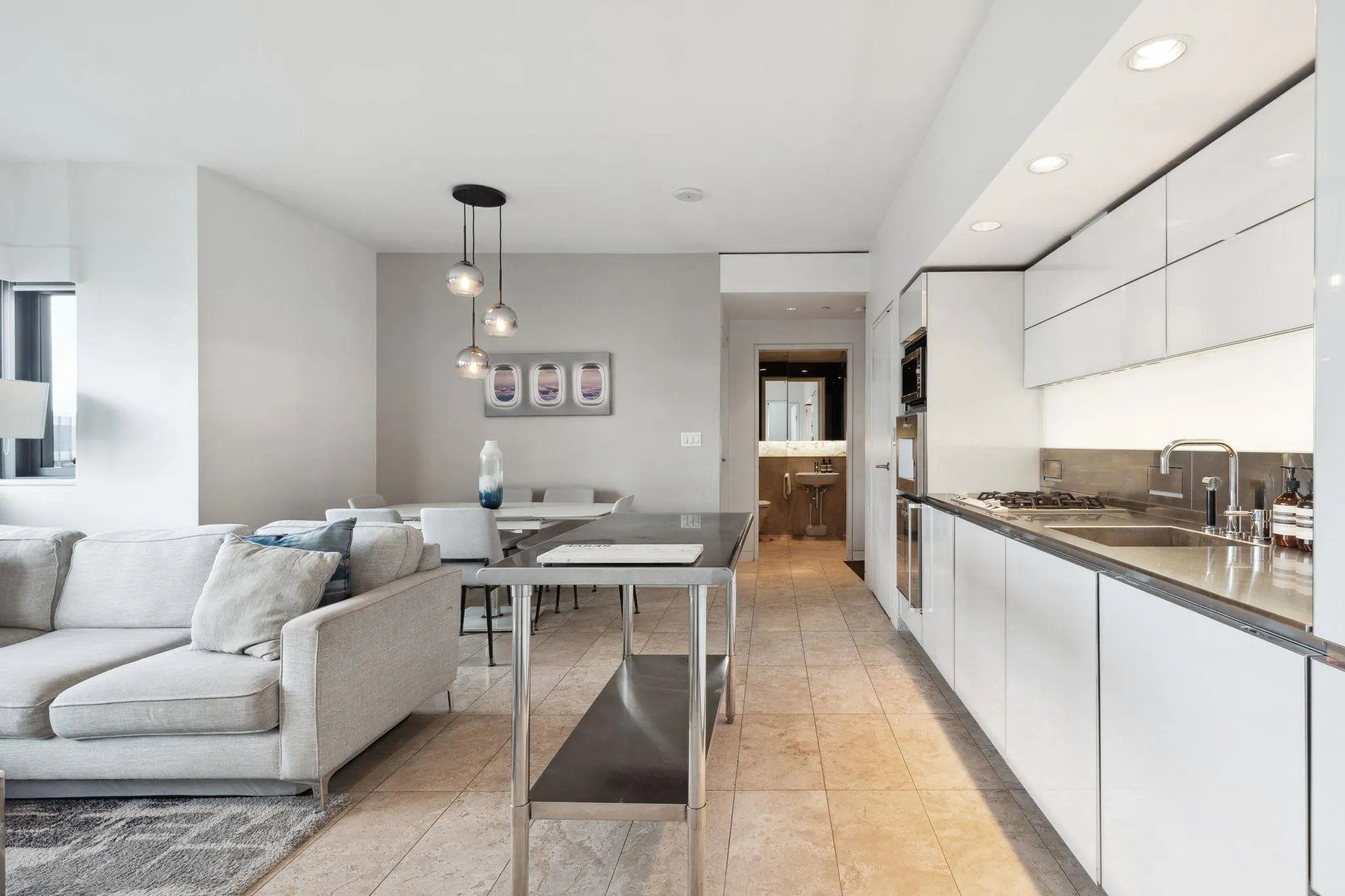 2102 838 W Hastings Street