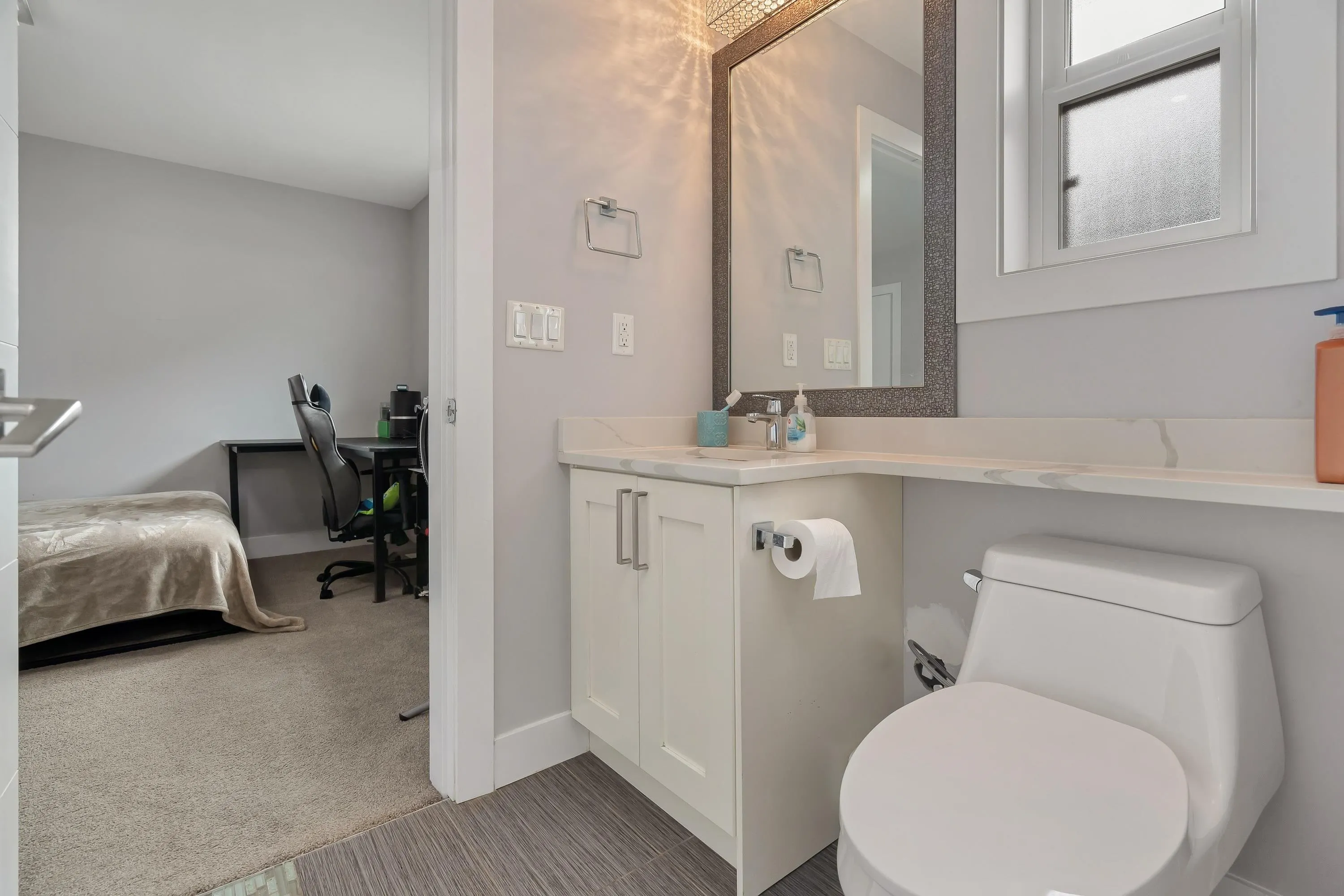27687 Railcar Crescent