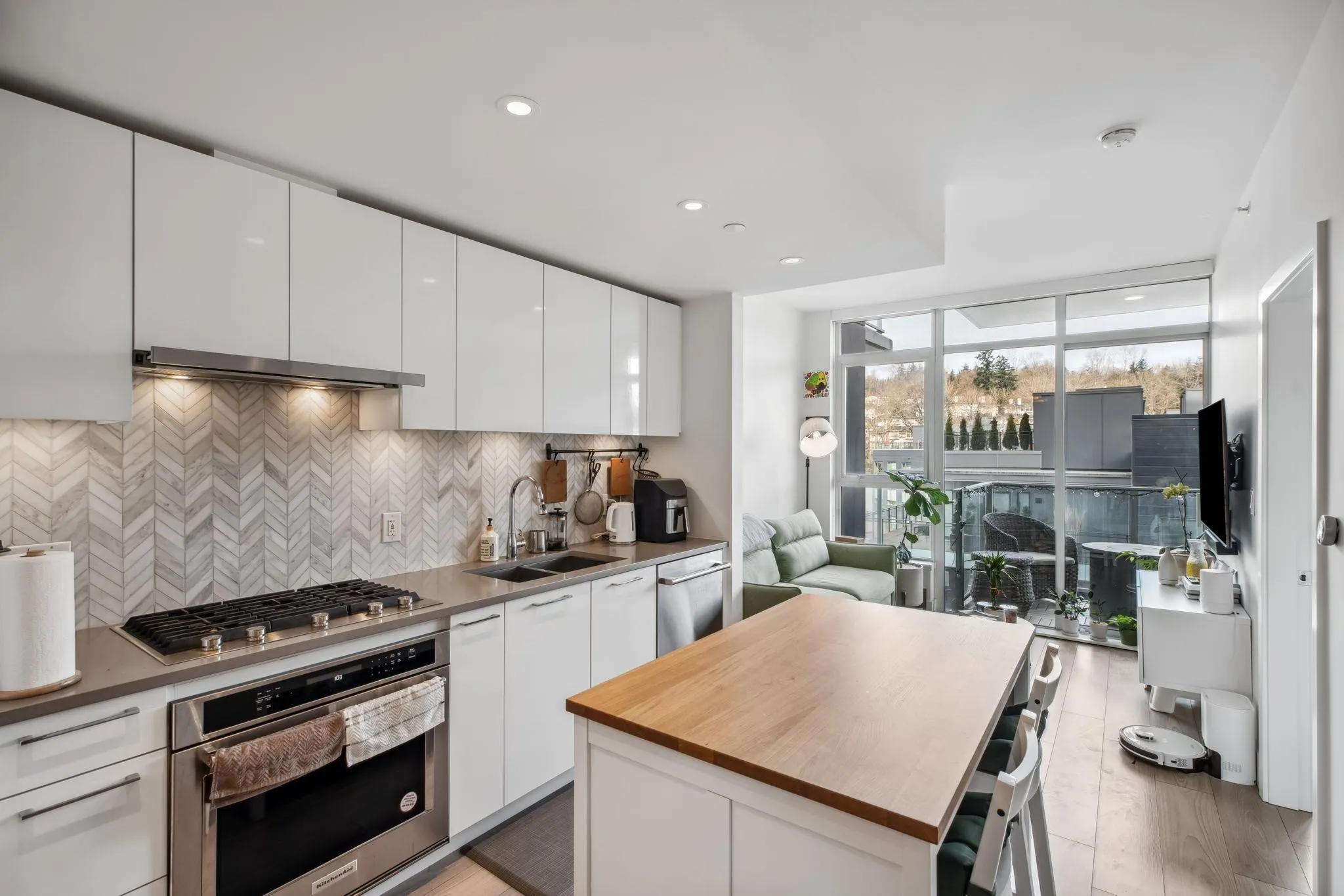 702 3581 E Kent Ave North