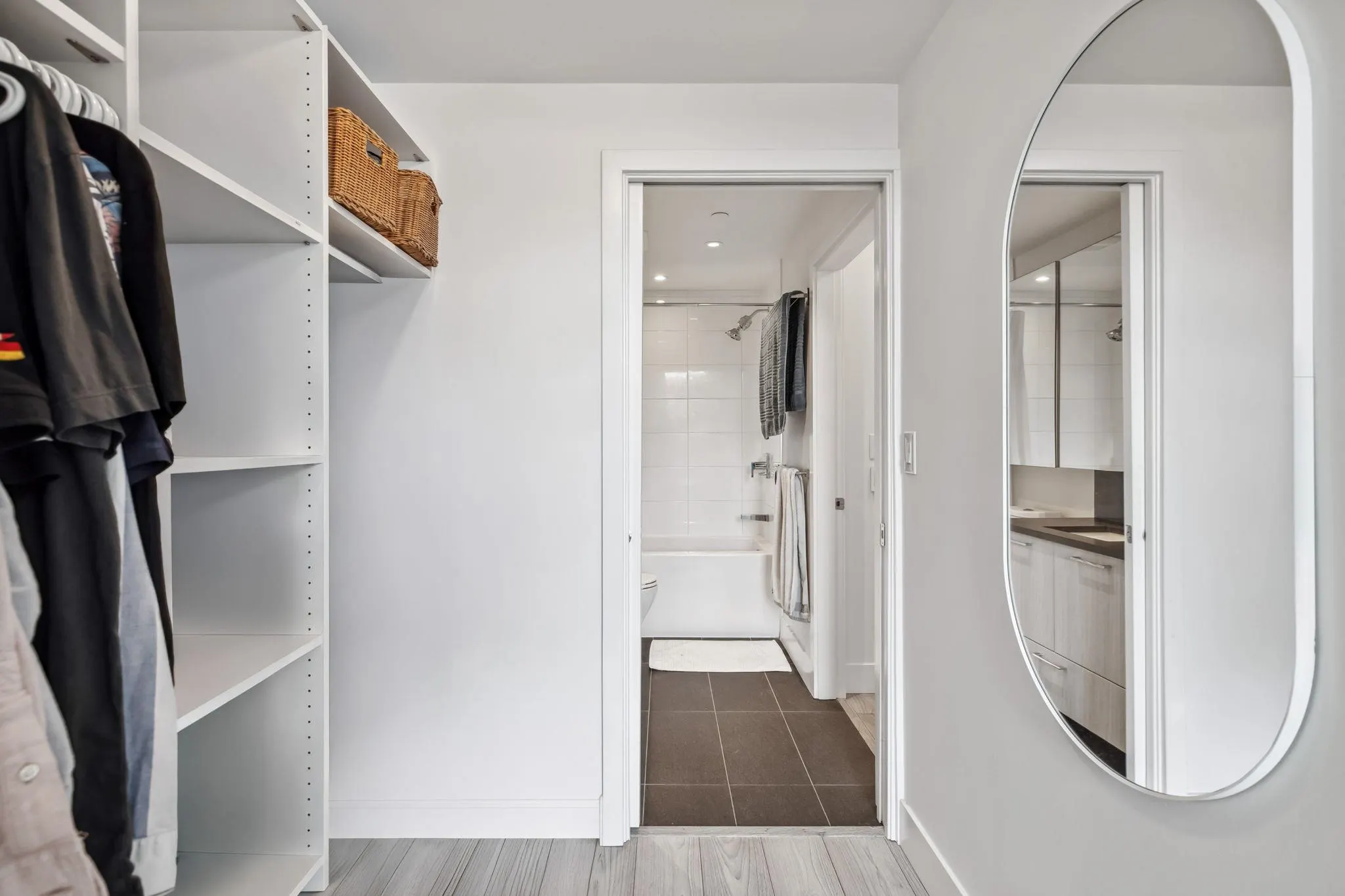 702 3581 E Kent Ave North