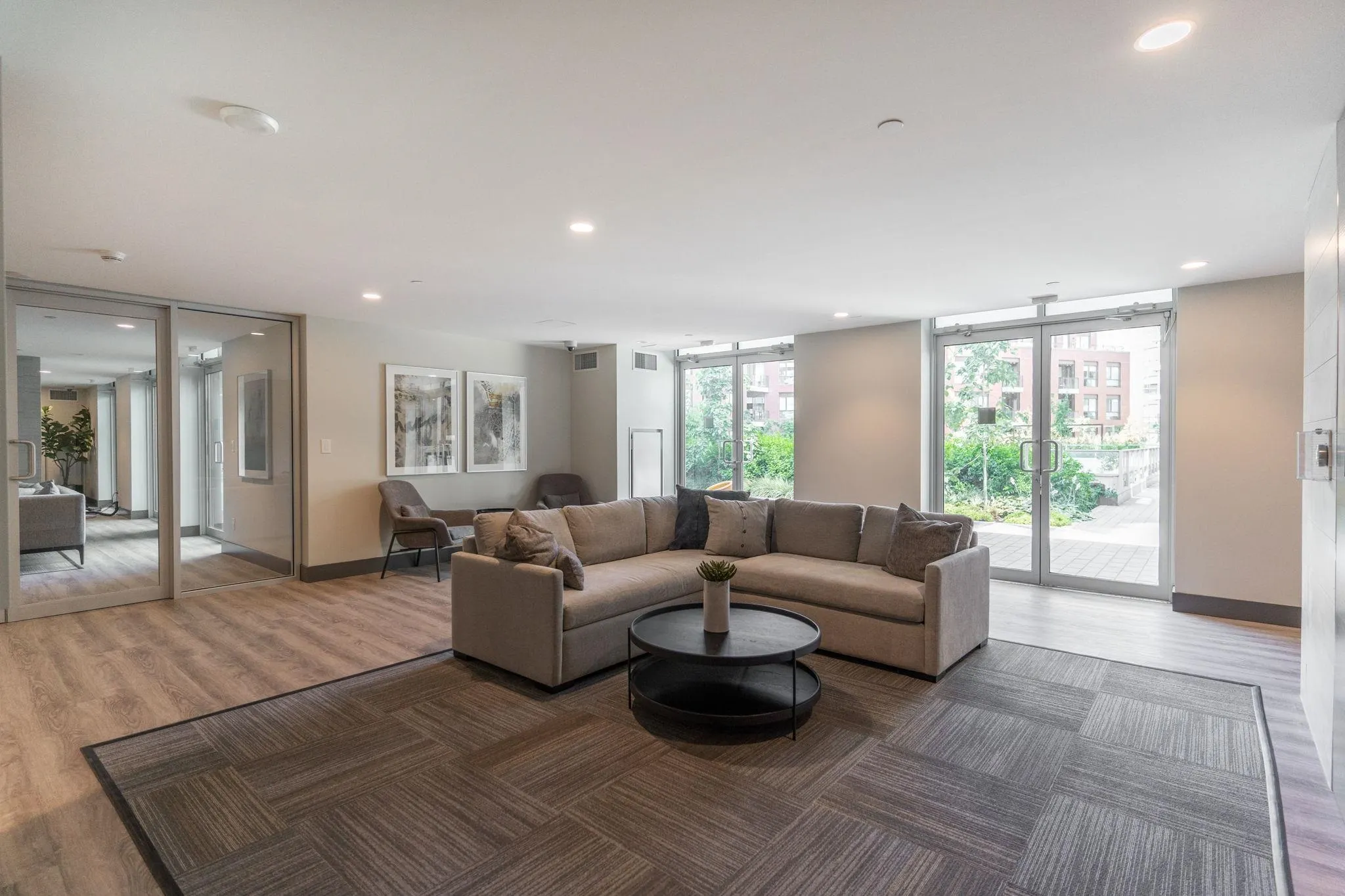 702 3581 E Kent Ave North