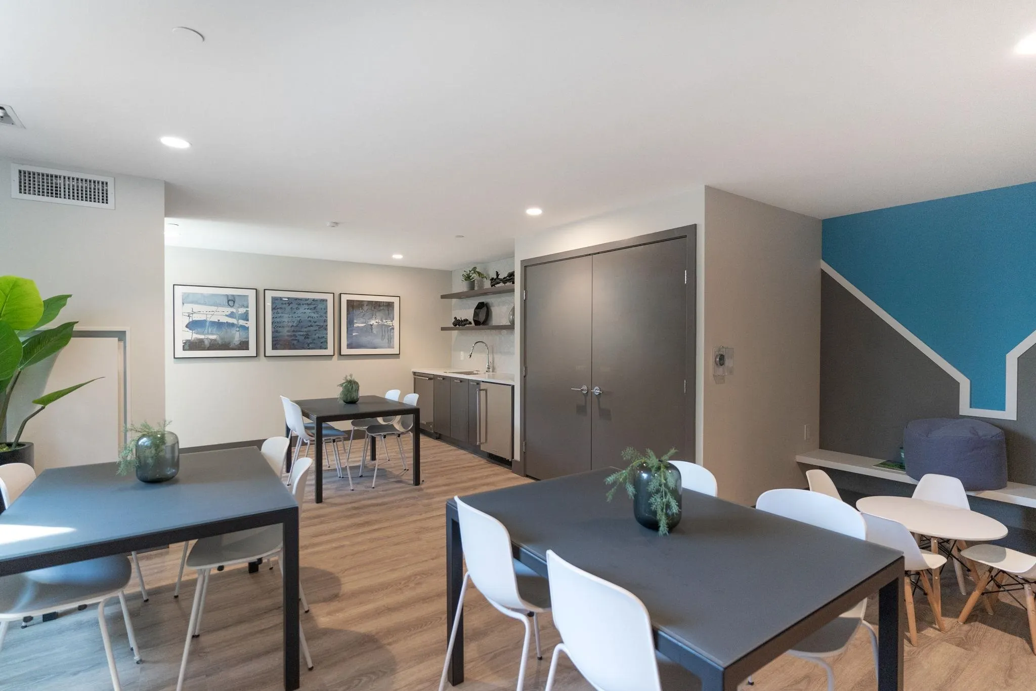 702 3581 E Kent Ave North
