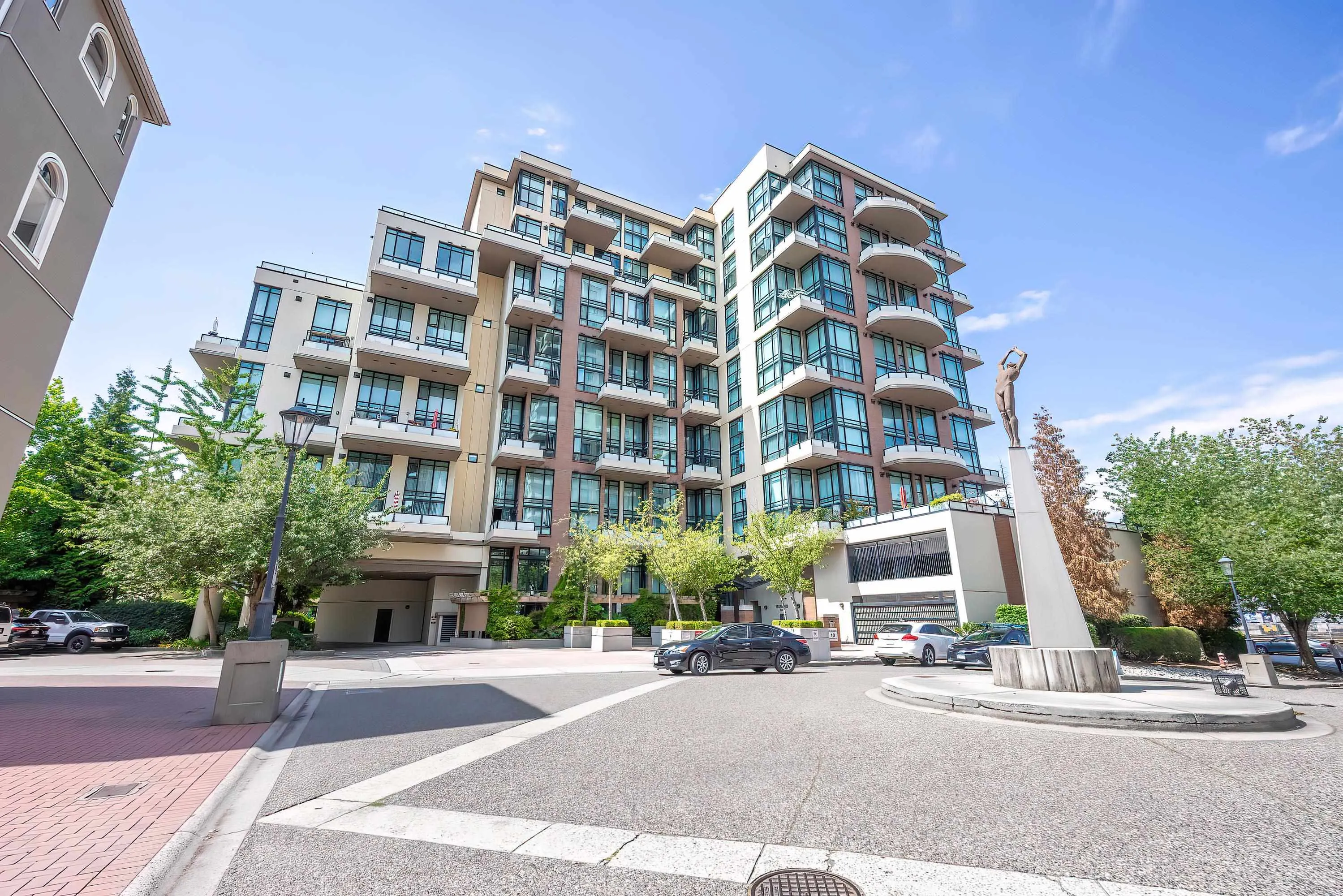 214 10 Renaissance Square