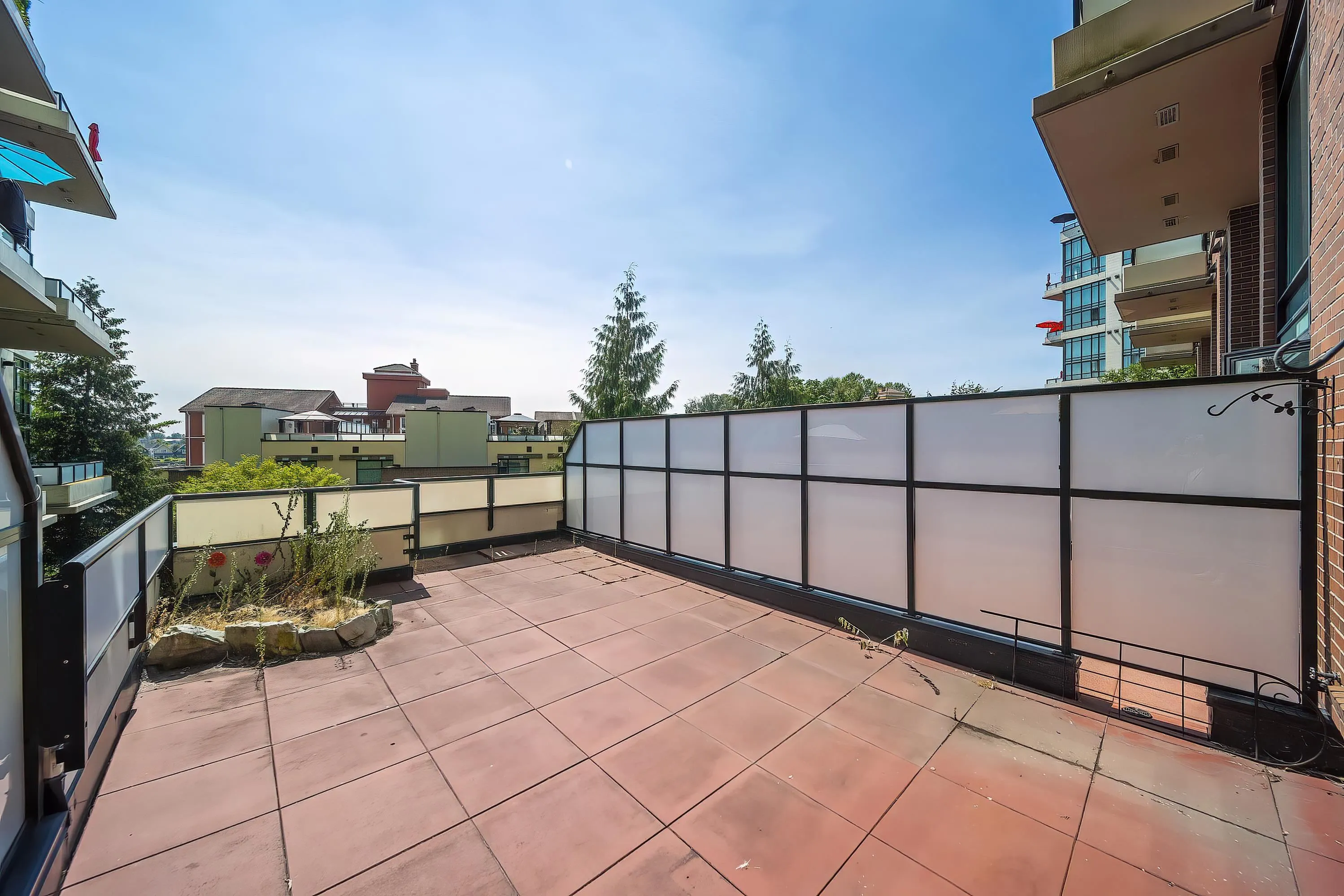 214 10 Renaissance Square