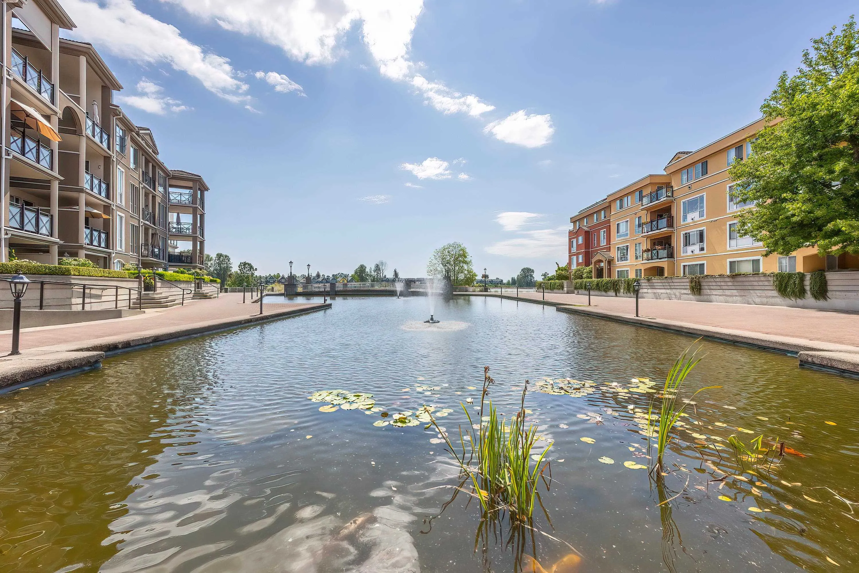 214 10 Renaissance Square